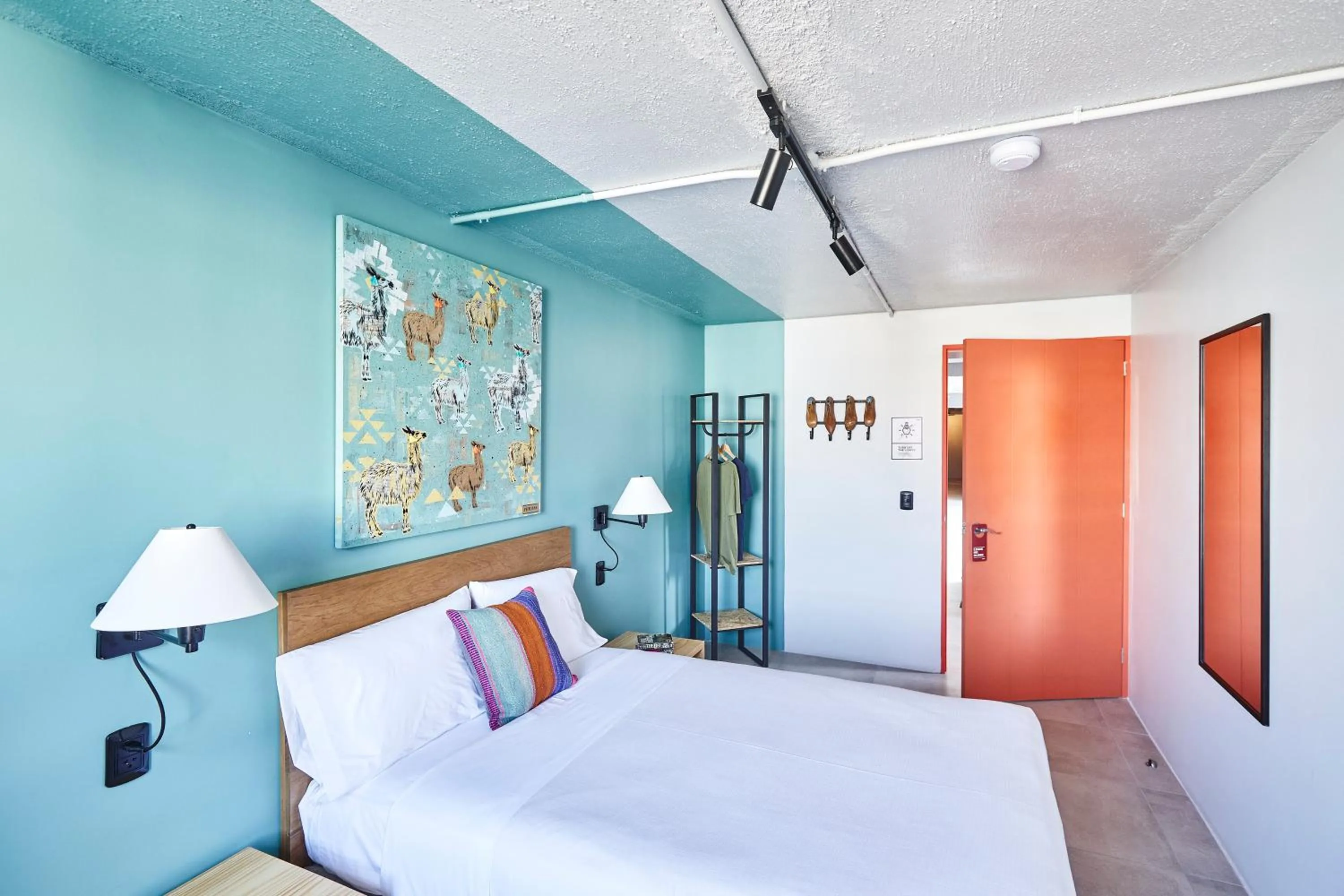 Small Room with Shared Bathroom in NAIA Miraflores Lima