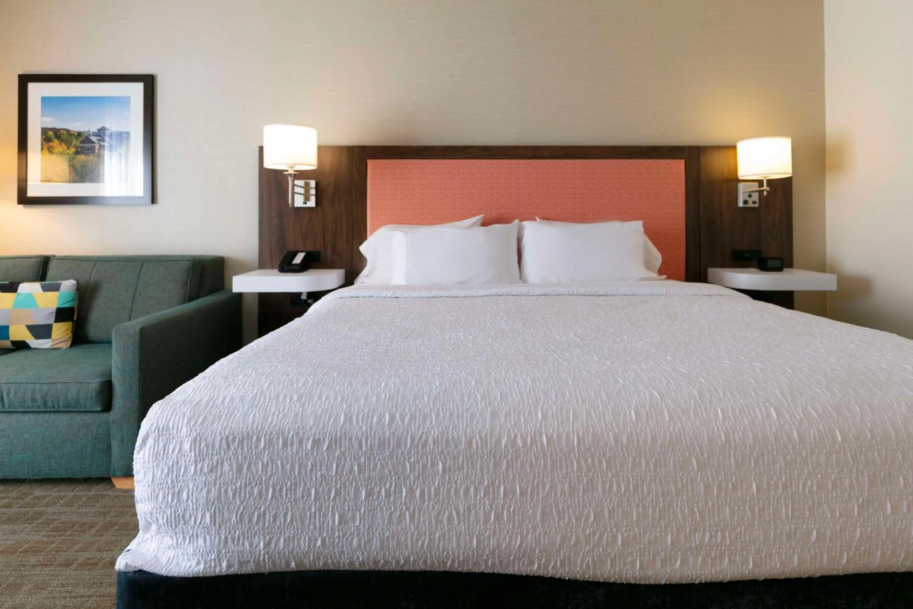 Extended King Room with Sofa Bed in Hampton Inn Scranton at Montage Mountain