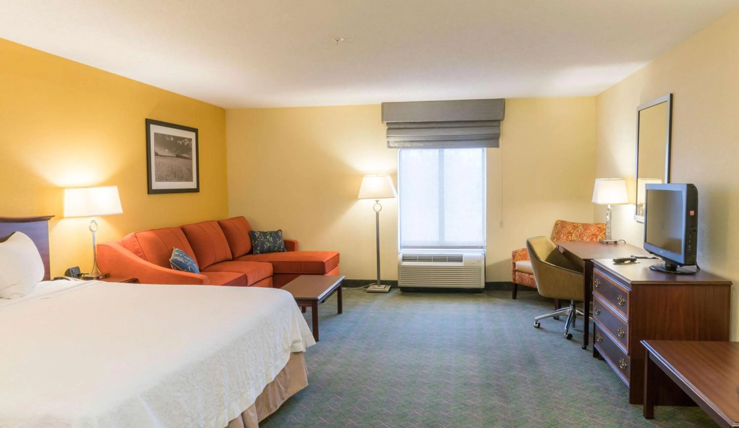 King Room with Sofa Bed and Study - Non-Smoking in Hampton Inn New Philadelphia
