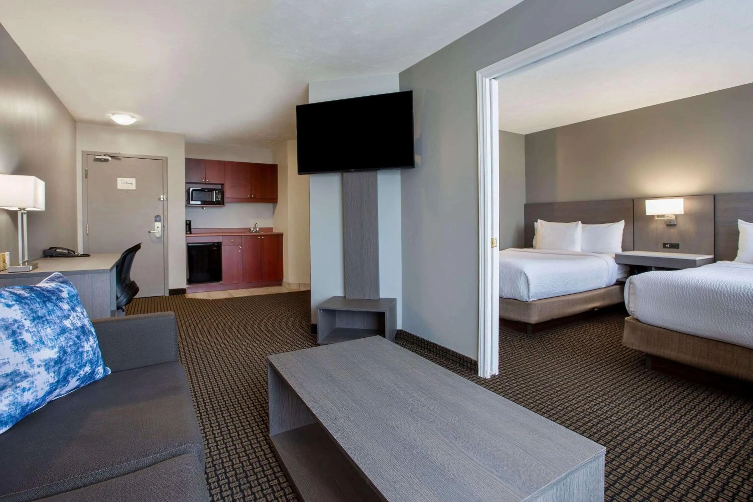 One-Bedroom Deluxe Suite with Two Queen Beds - Non-Smoking in Days Inn & Suites by Wyndham Moncton