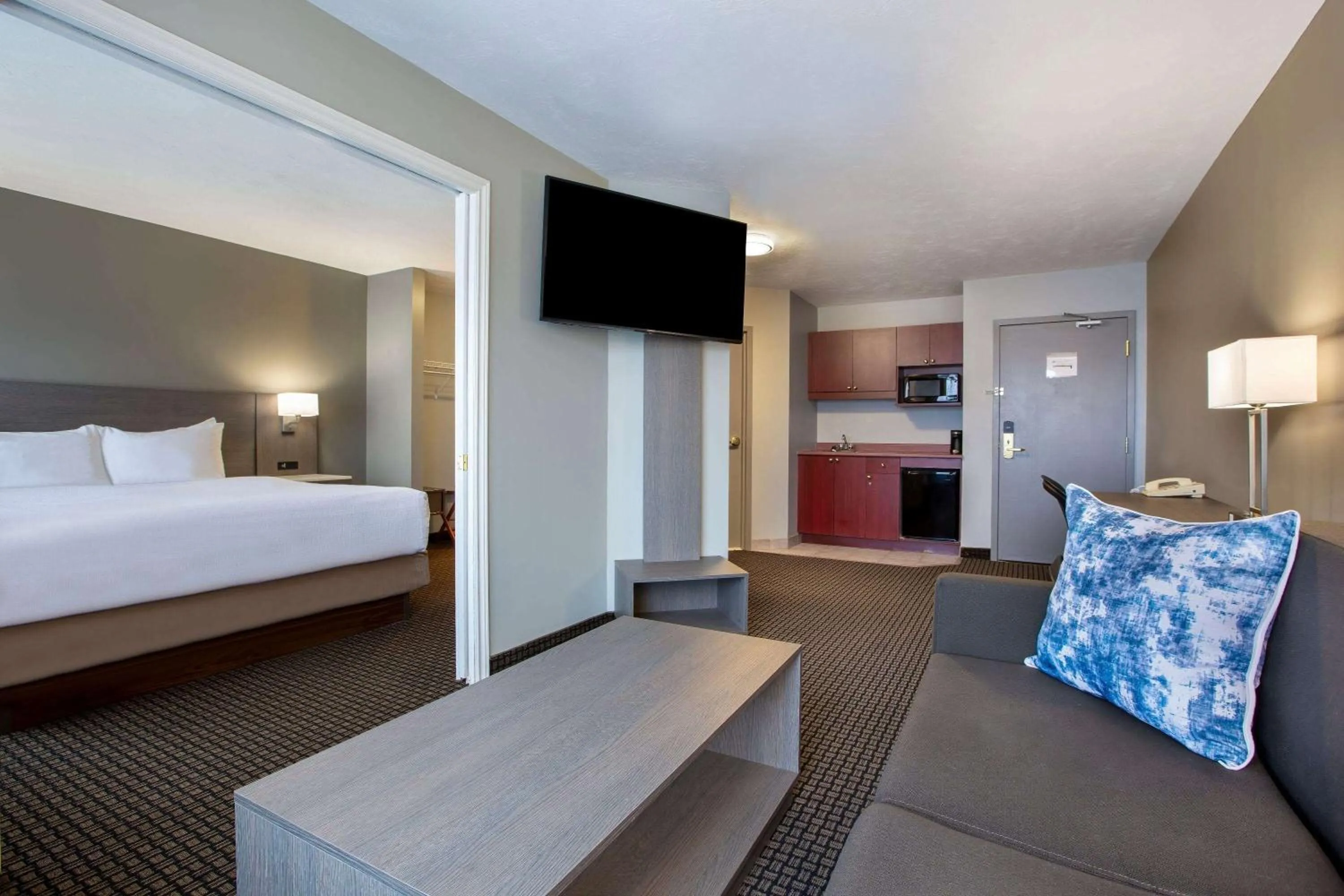 One-Bedroom King Suite - Non-Smoking in Days Inn & Suites by Wyndham Moncton