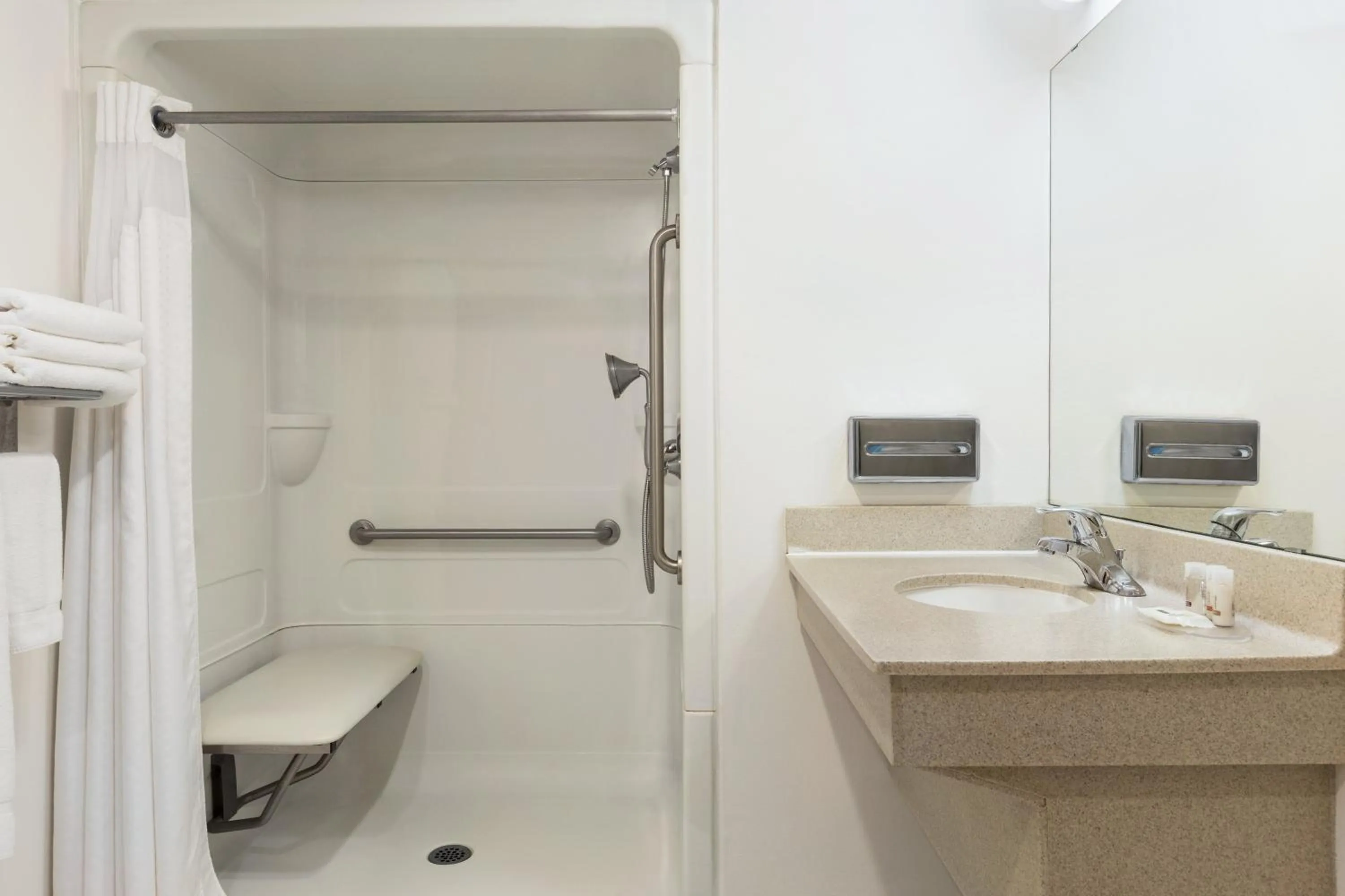 Queen Room - Disability Access in Days Inn & Suites by Wyndham Moncton