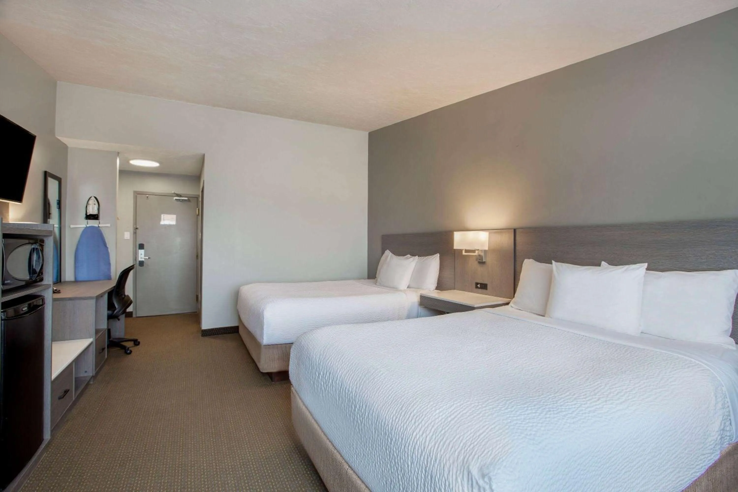 Queen Room with Exterior Access - Ground Floor/Non-Smoking in Days Inn & Suites by Wyndham Moncton