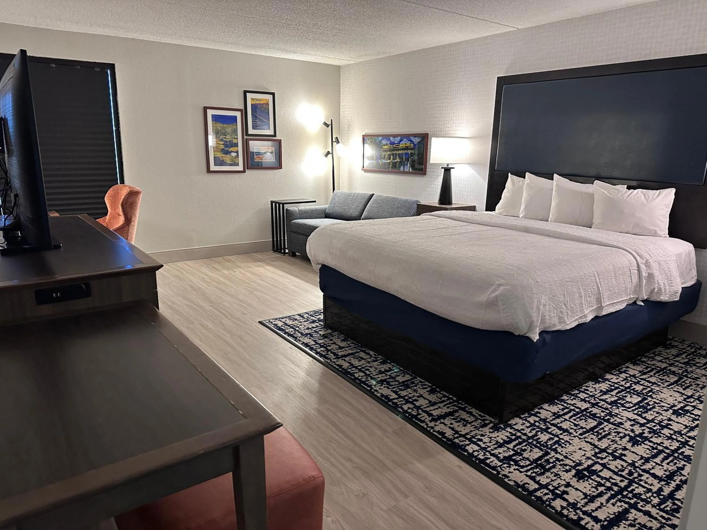 King Room with Sofa Bed and Study - Non-Smoking in Hampton Inn Waycross