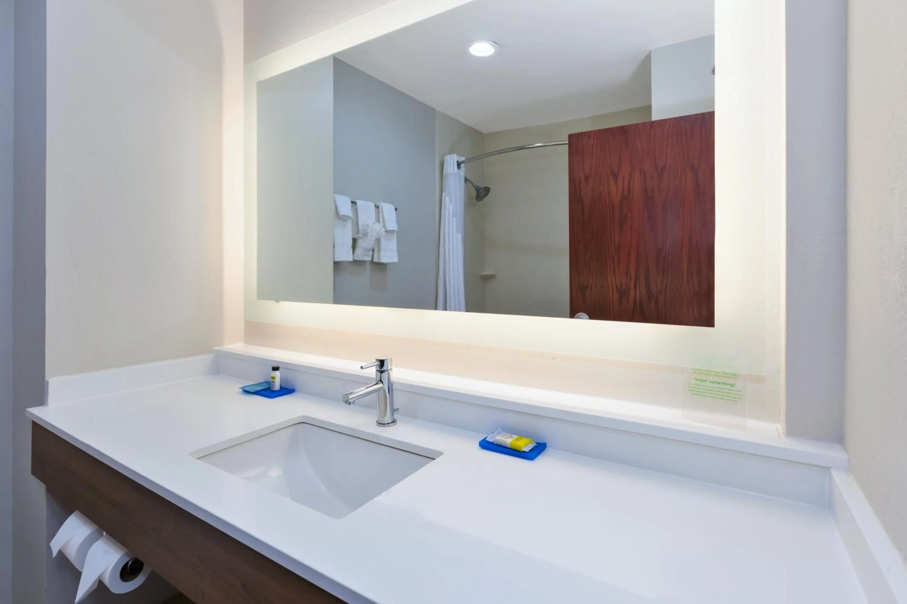 Queen Suite in Holiday Inn Express & Suites Dayton South Franklin by IHG