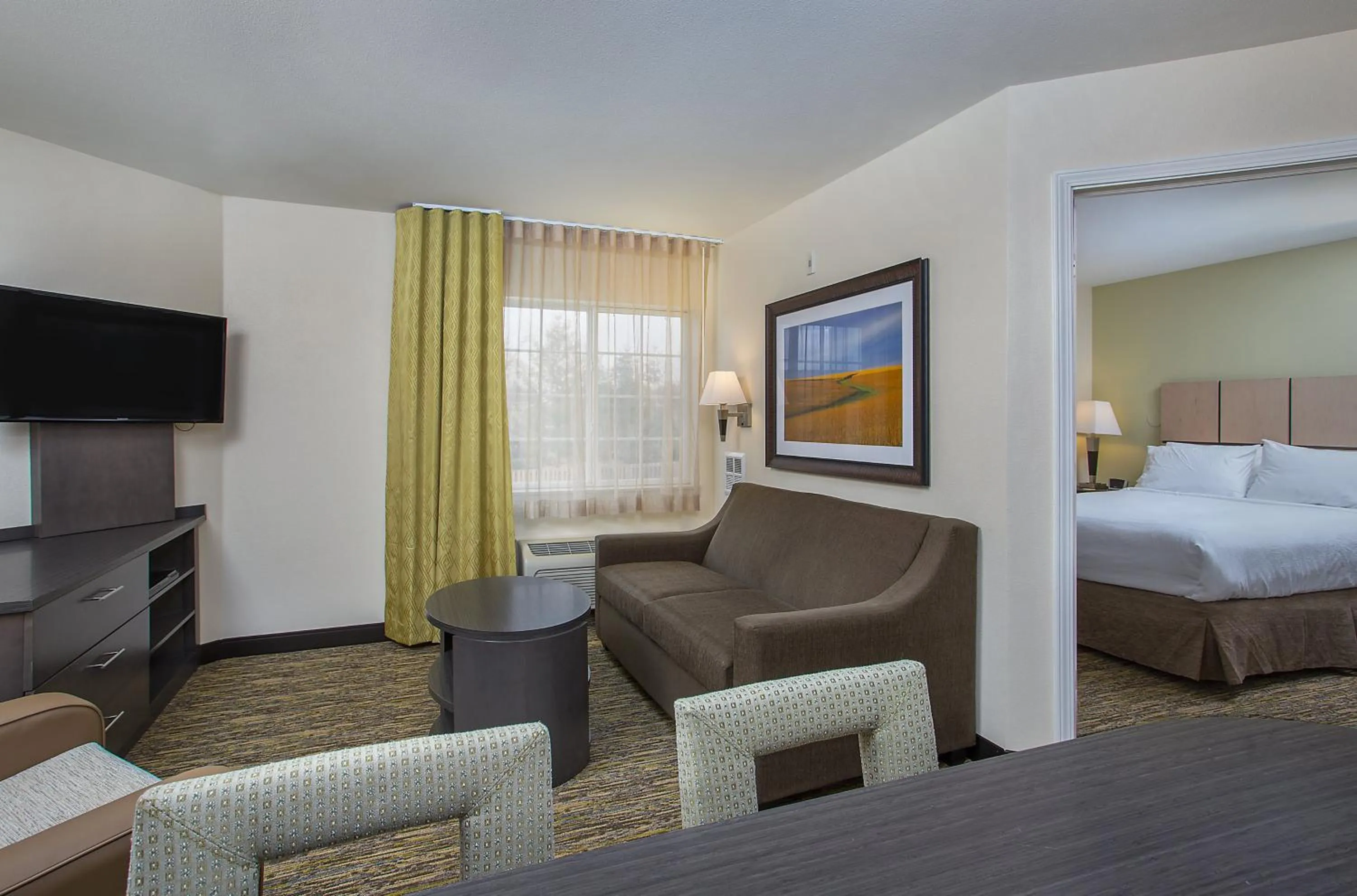One-Bedroom Queen Suite in Candlewood Suites Bowling Green by IHG