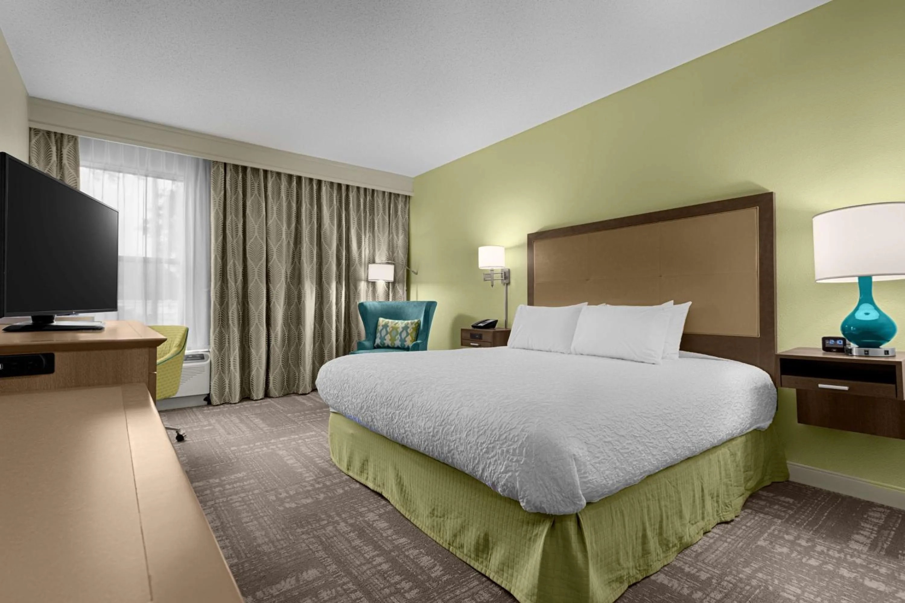 King Room - Non-Smoking in Hampton Inn Pawleys Island