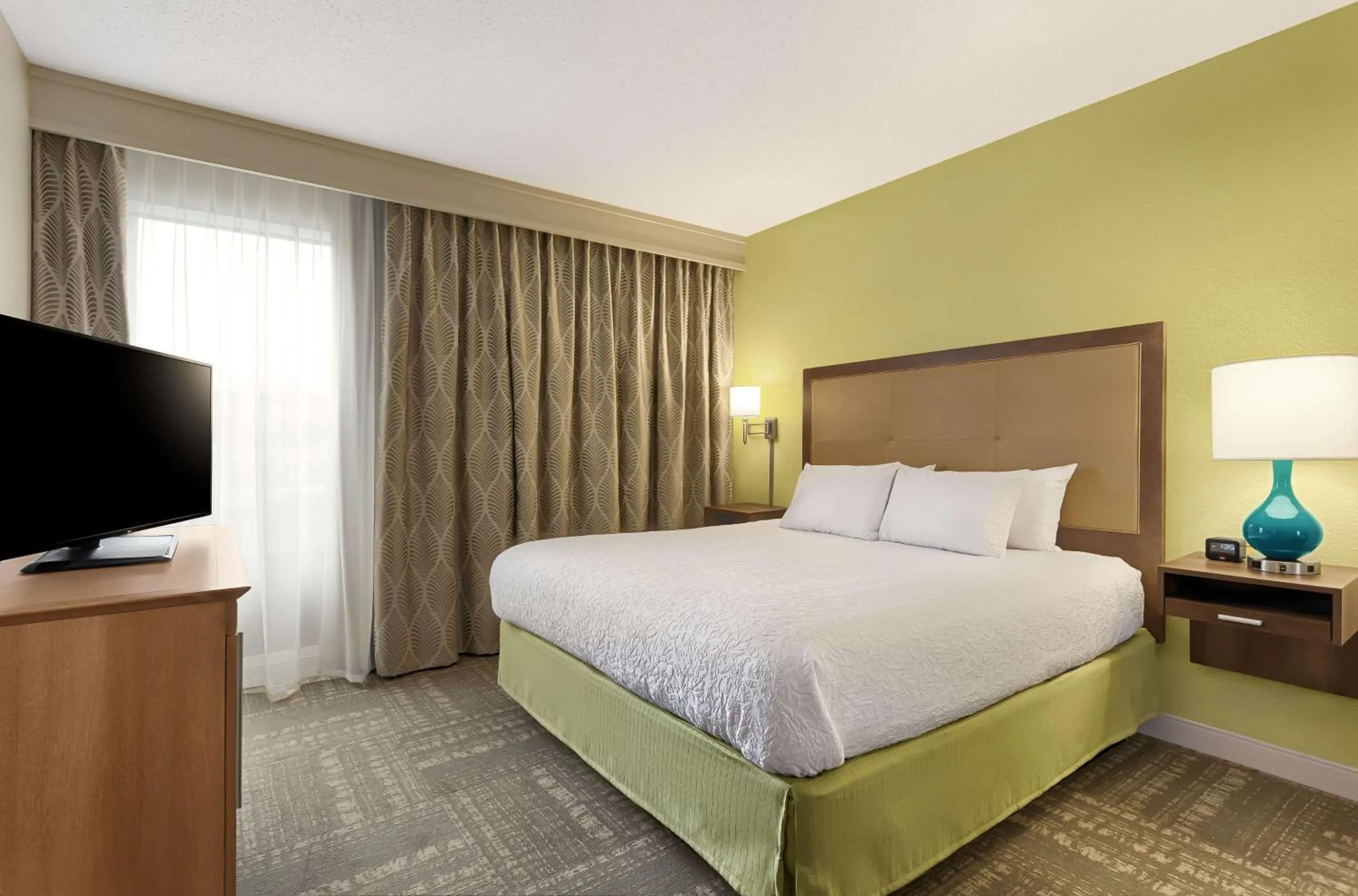 King Suite - Non-Smoking in Hampton Inn Pawleys Island