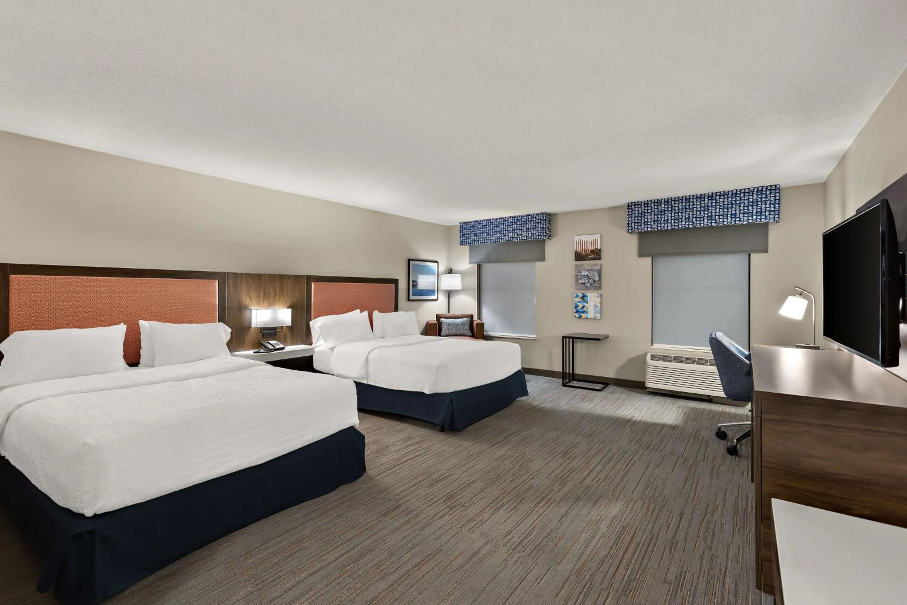 Queen Room with Two Queen Beds - Mobility and Hearing Access/Non-Smoking in Hampton Inn & Suites Petoskey