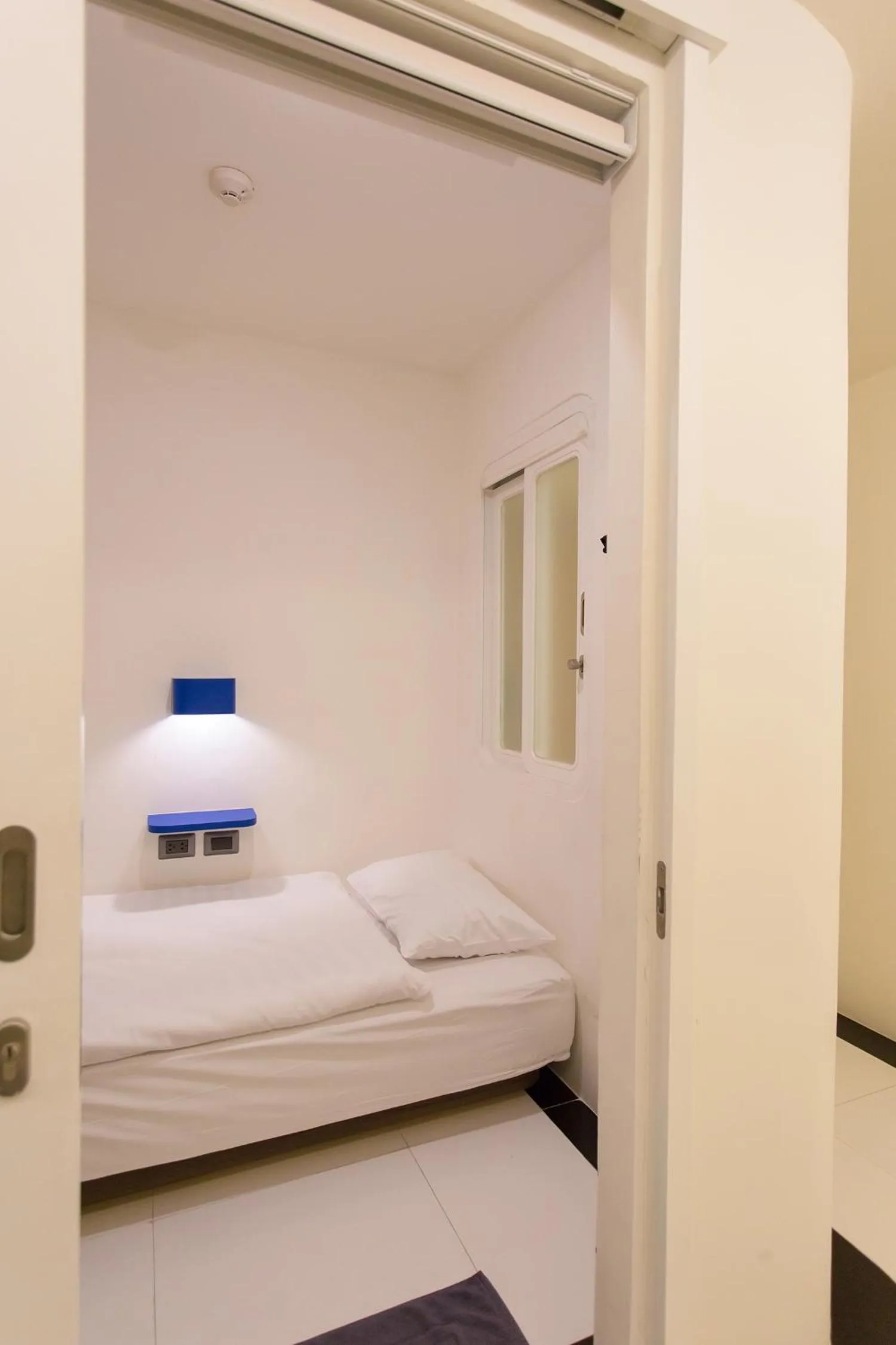 Budget Single Room with Shared Bathroom - single occupancy in BearPacker Patong Hostel