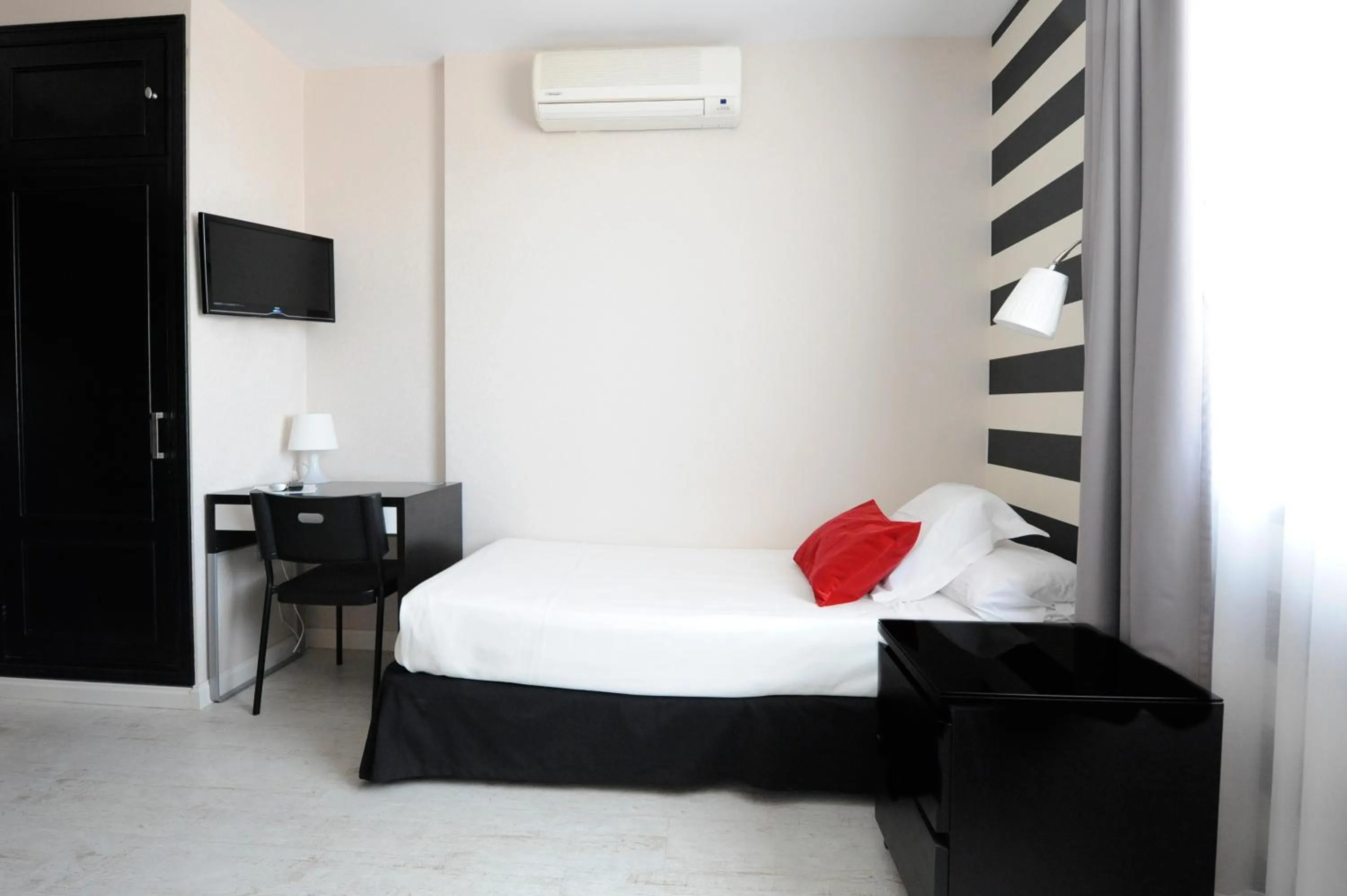 Single Room in Hotel Domus