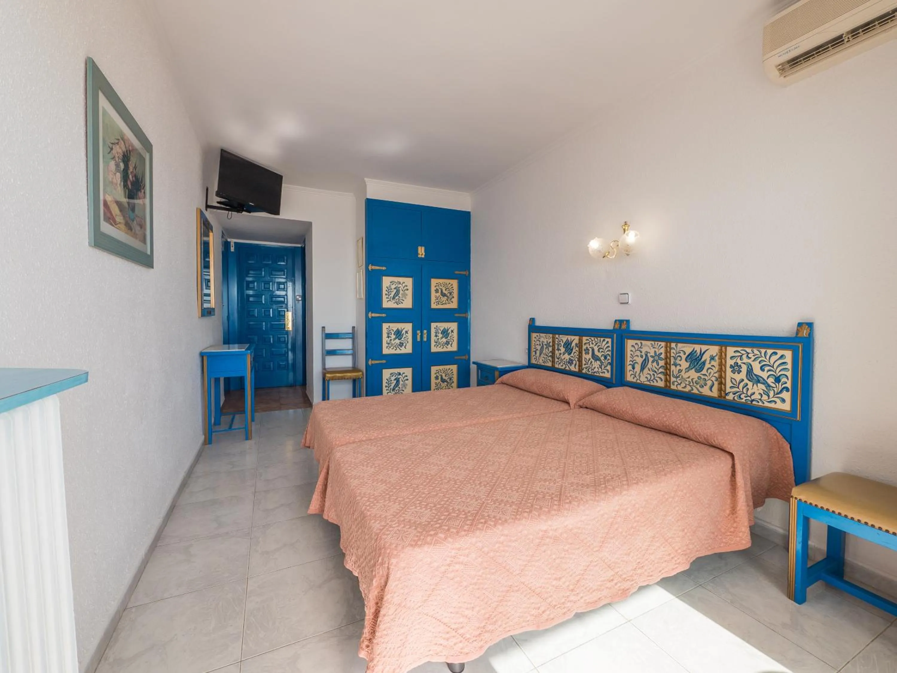 Double Room  with Extra Bed and Sea View in Checkin Garbí