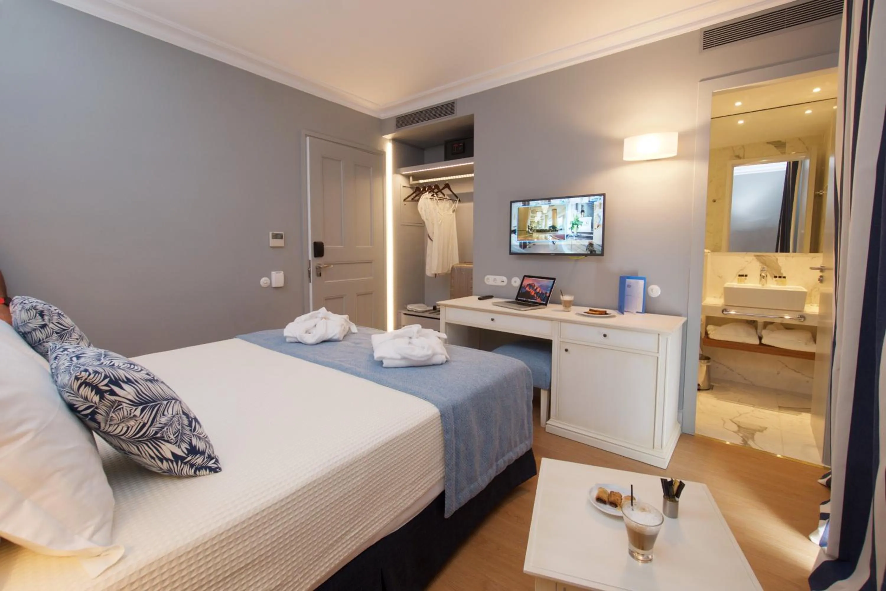 Special Offer Double Room (No Balcony) in Aenos Hotel