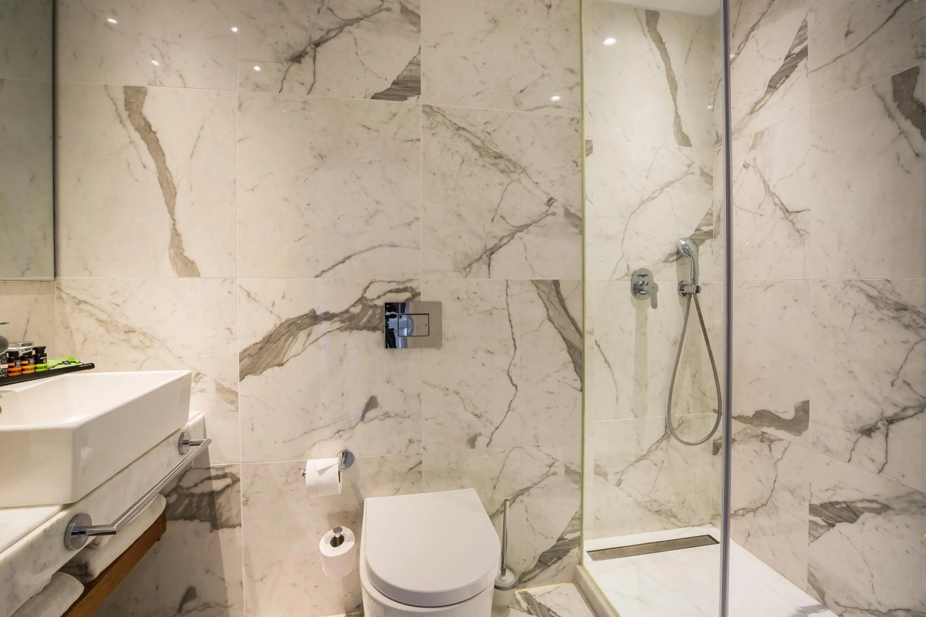 Classic Double Room (Higher Floor) in Aenos Hotel