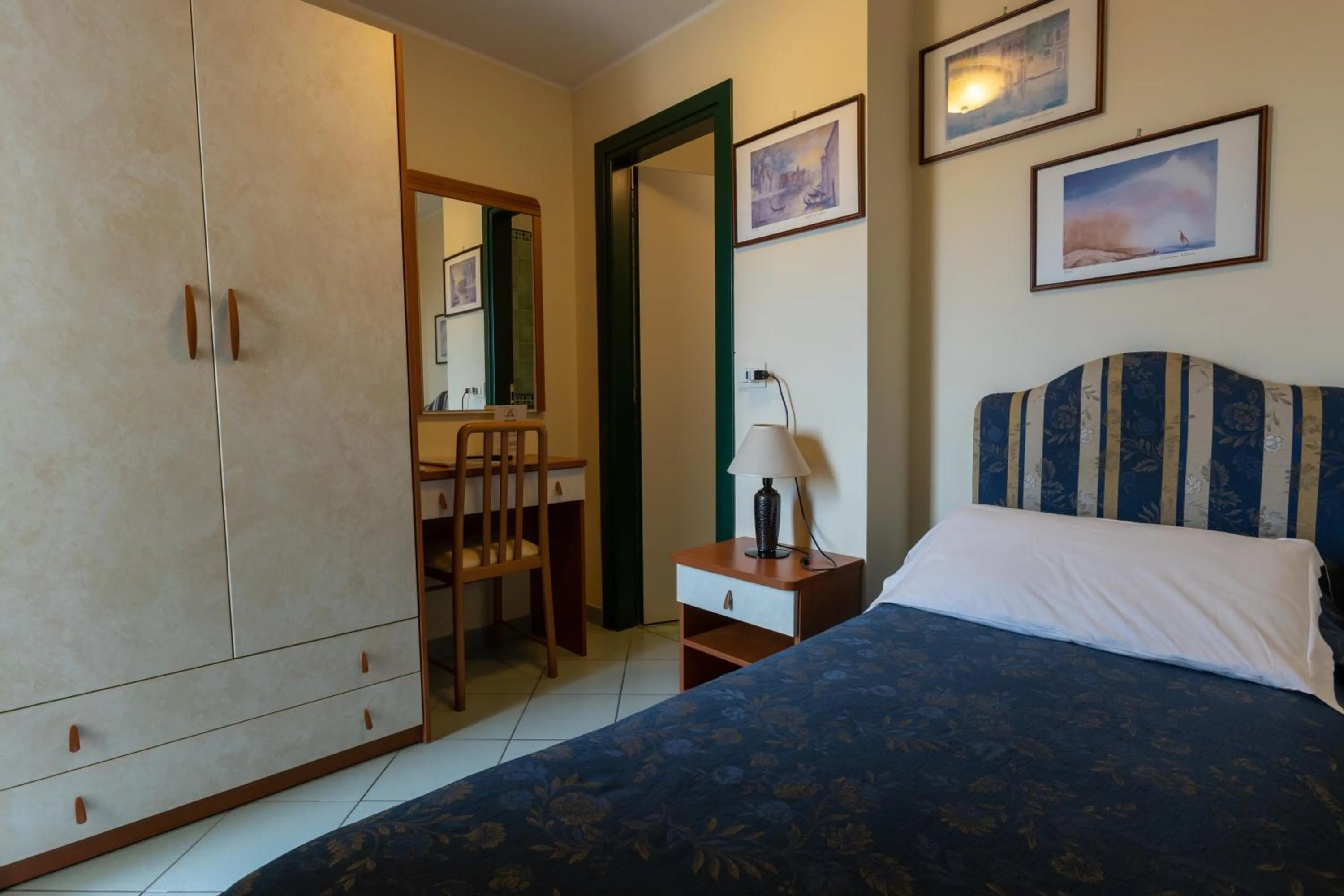 Economy Single Room in Hotel River fronte mare con piscina