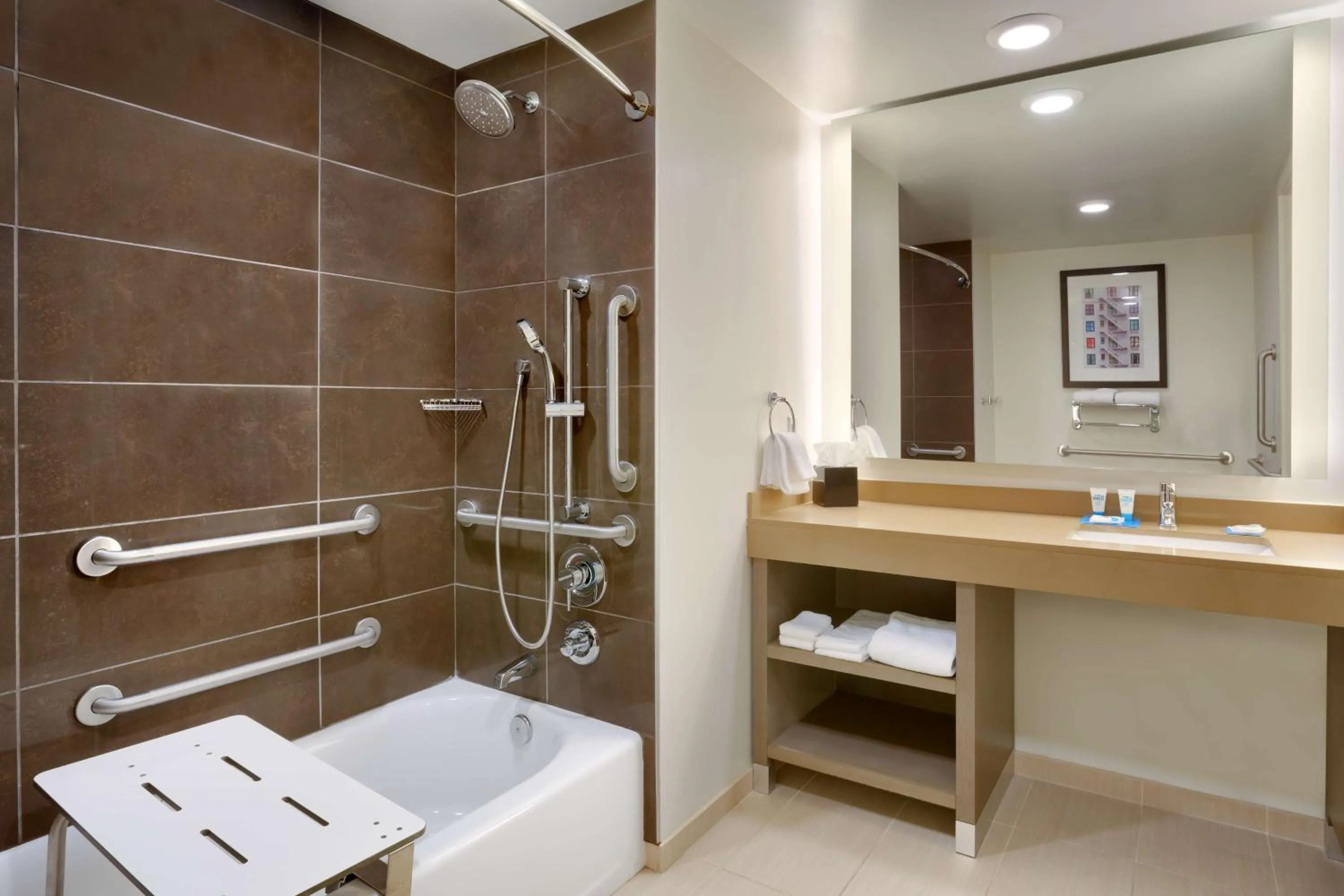One-Bedroom Suite with Two Queen Beds, Kitchen and Accessible Tub in Hyatt House Portland / Downtown