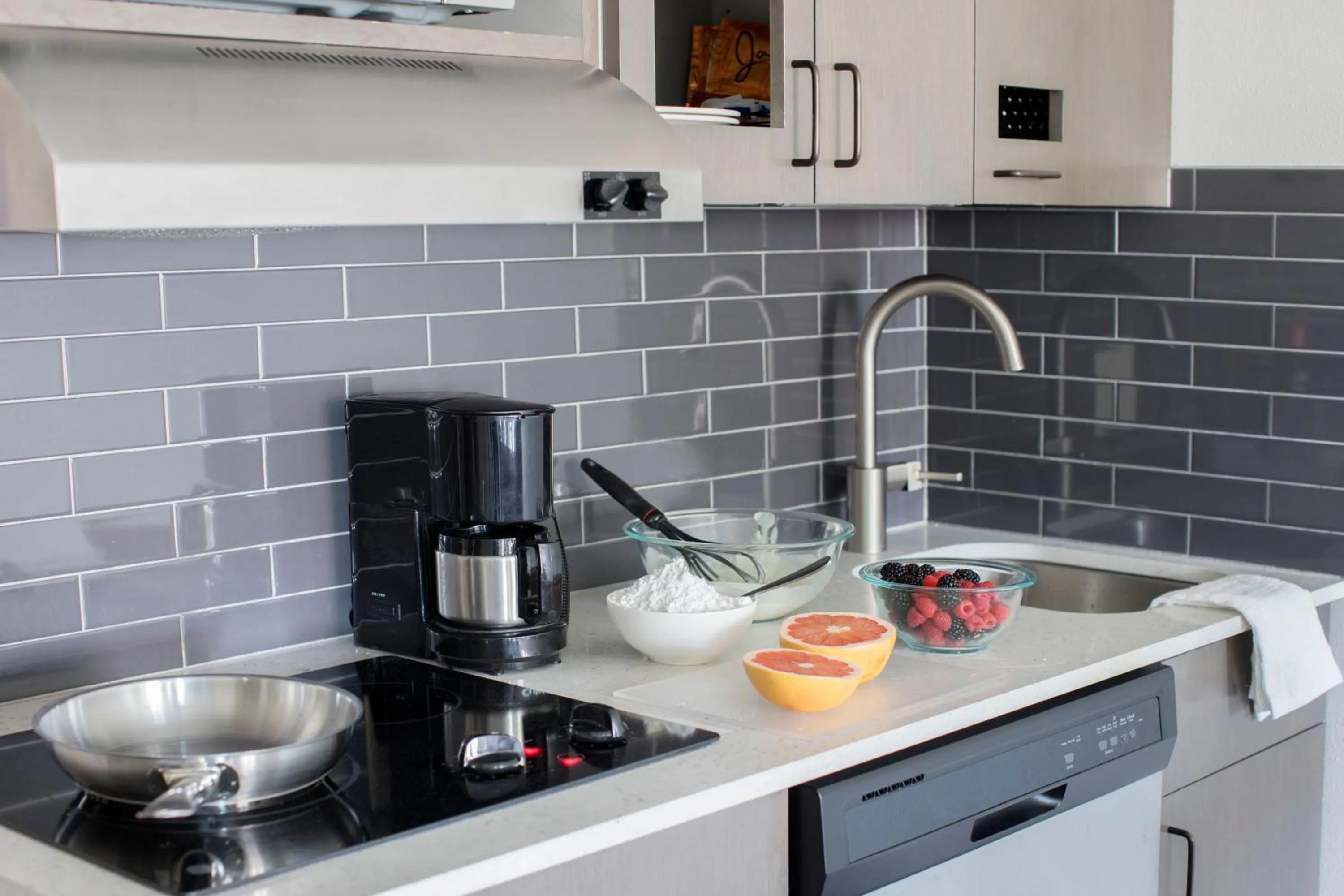 King Studio Suite with Kitchen and Sofa Bed in Hyatt House Portland / Downtown