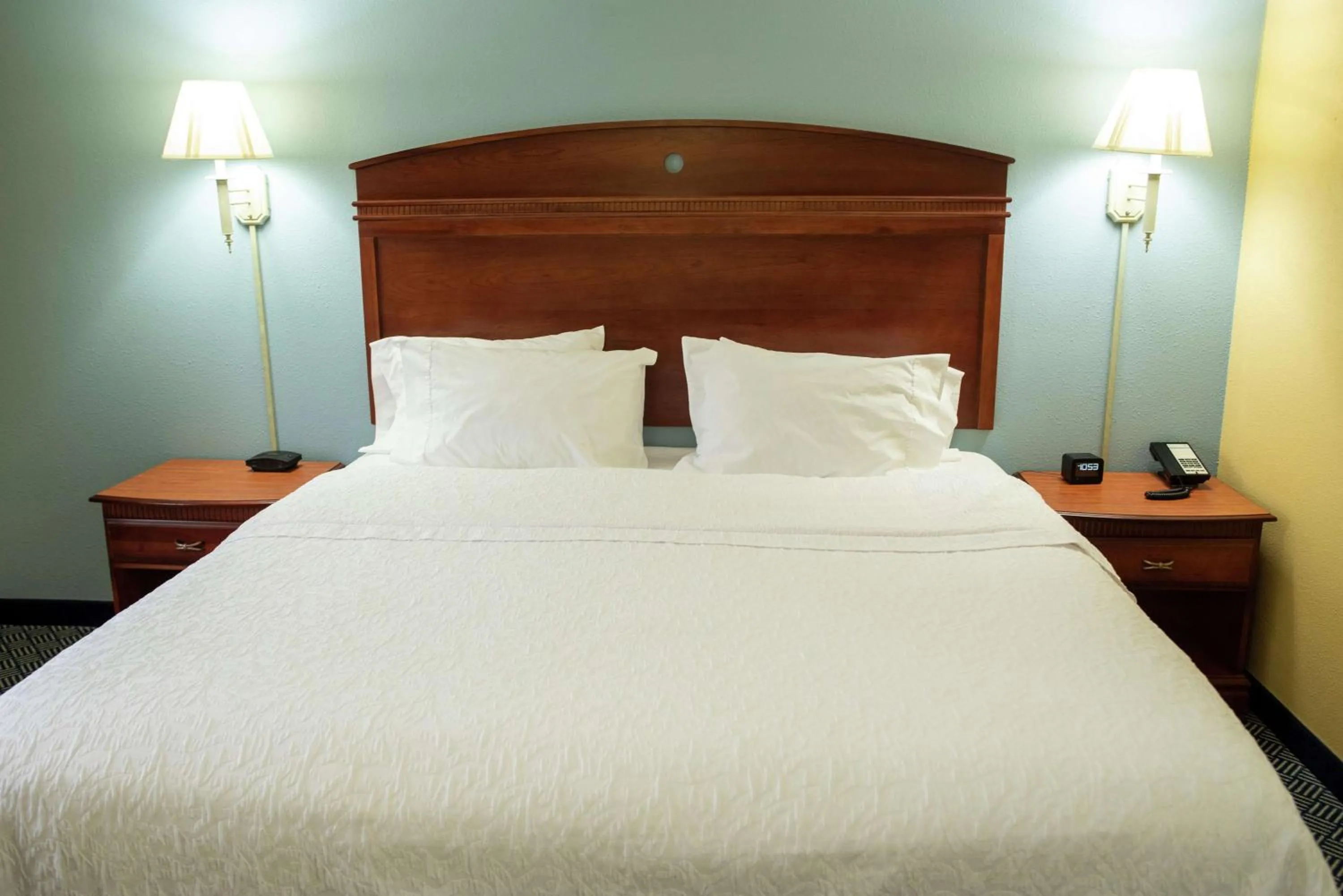 King Room with King Bed - Non-Smoking in Hampton Inn Lebanon