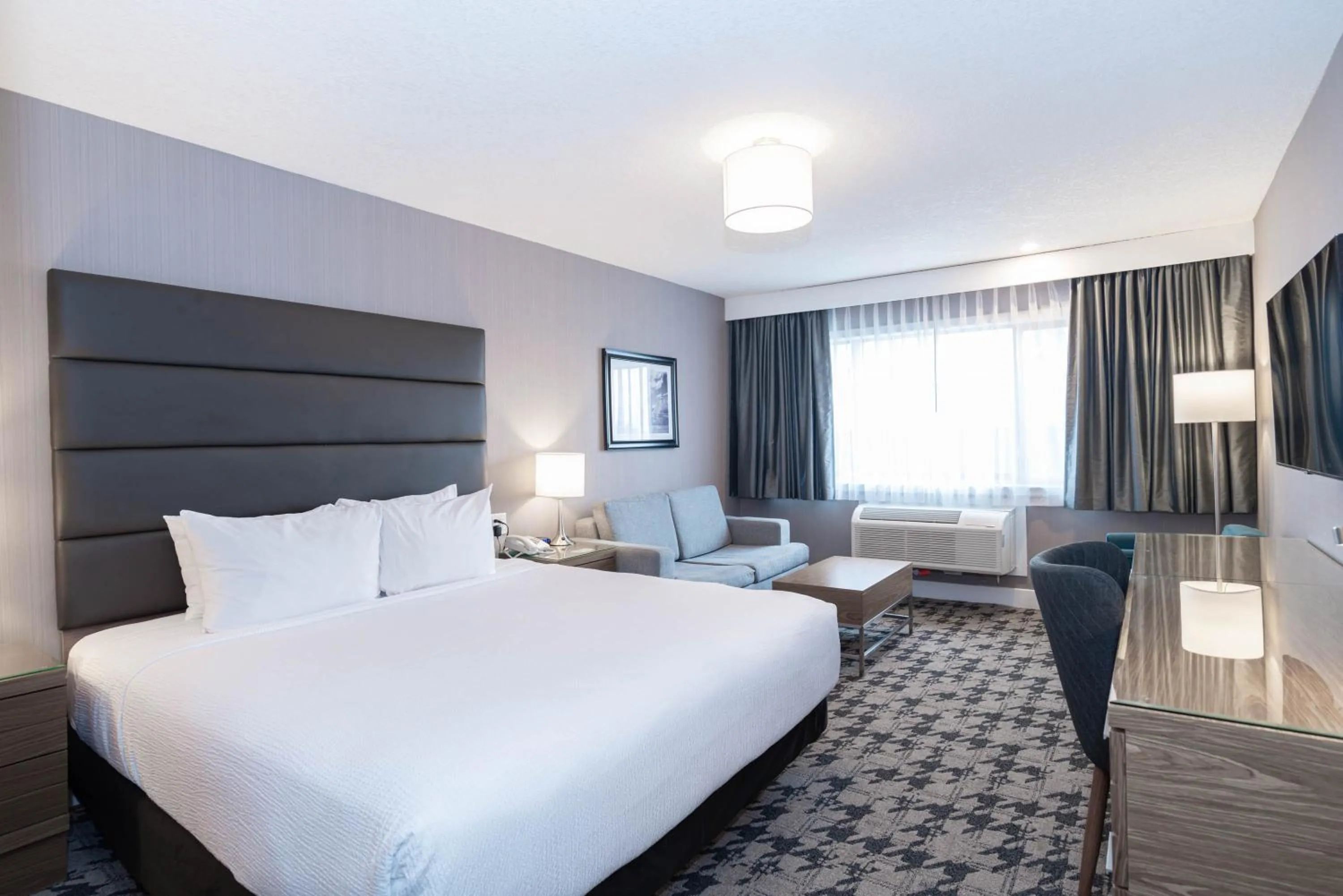 Standard Room, 1 King Bed, Sofa Bed in Sandman Hotel Edmonton West