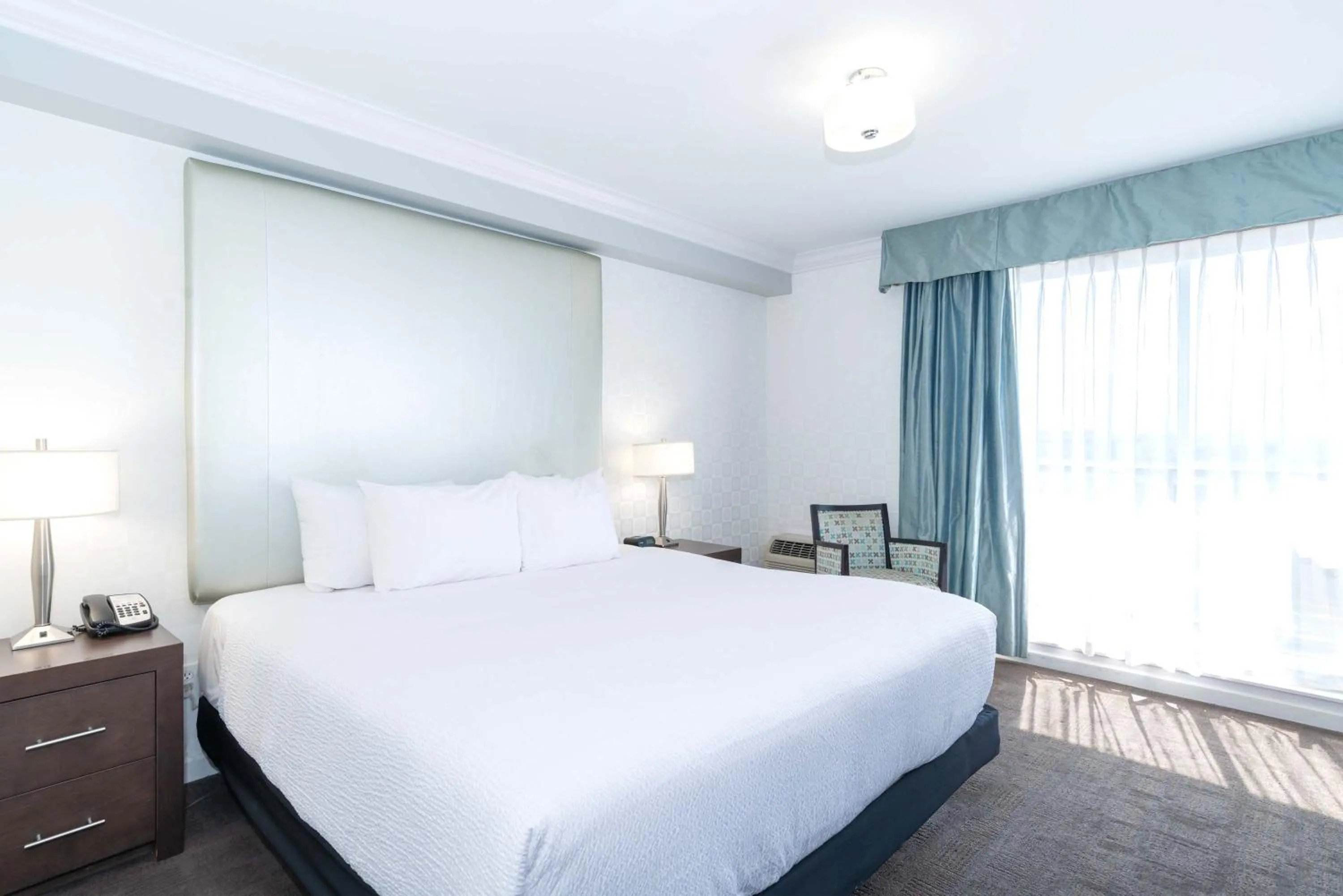 Tower Room, 1 King Bed in Sandman Hotel & Suites Kelowna