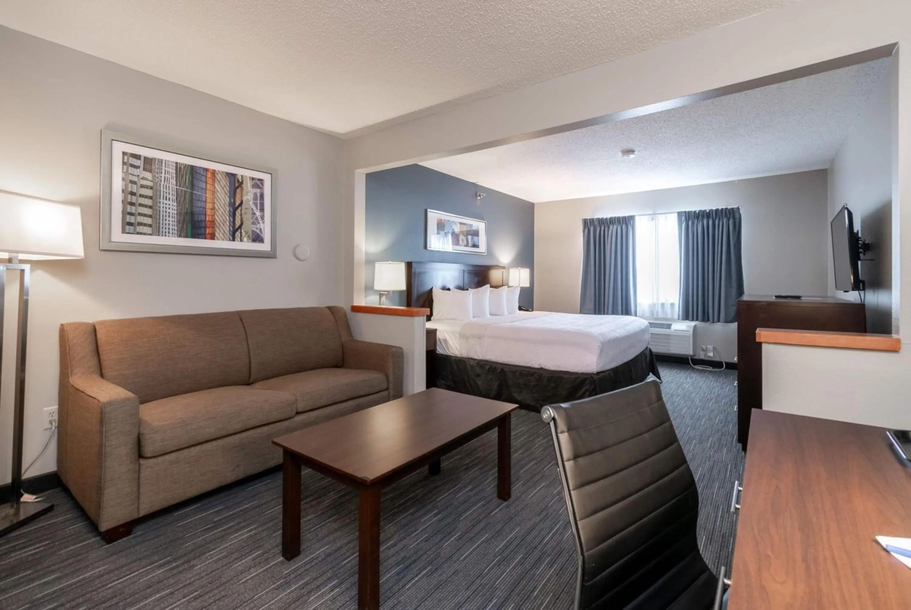 Deluxe King Room - Non-Smoking in Wingate by Wyndham Great Falls