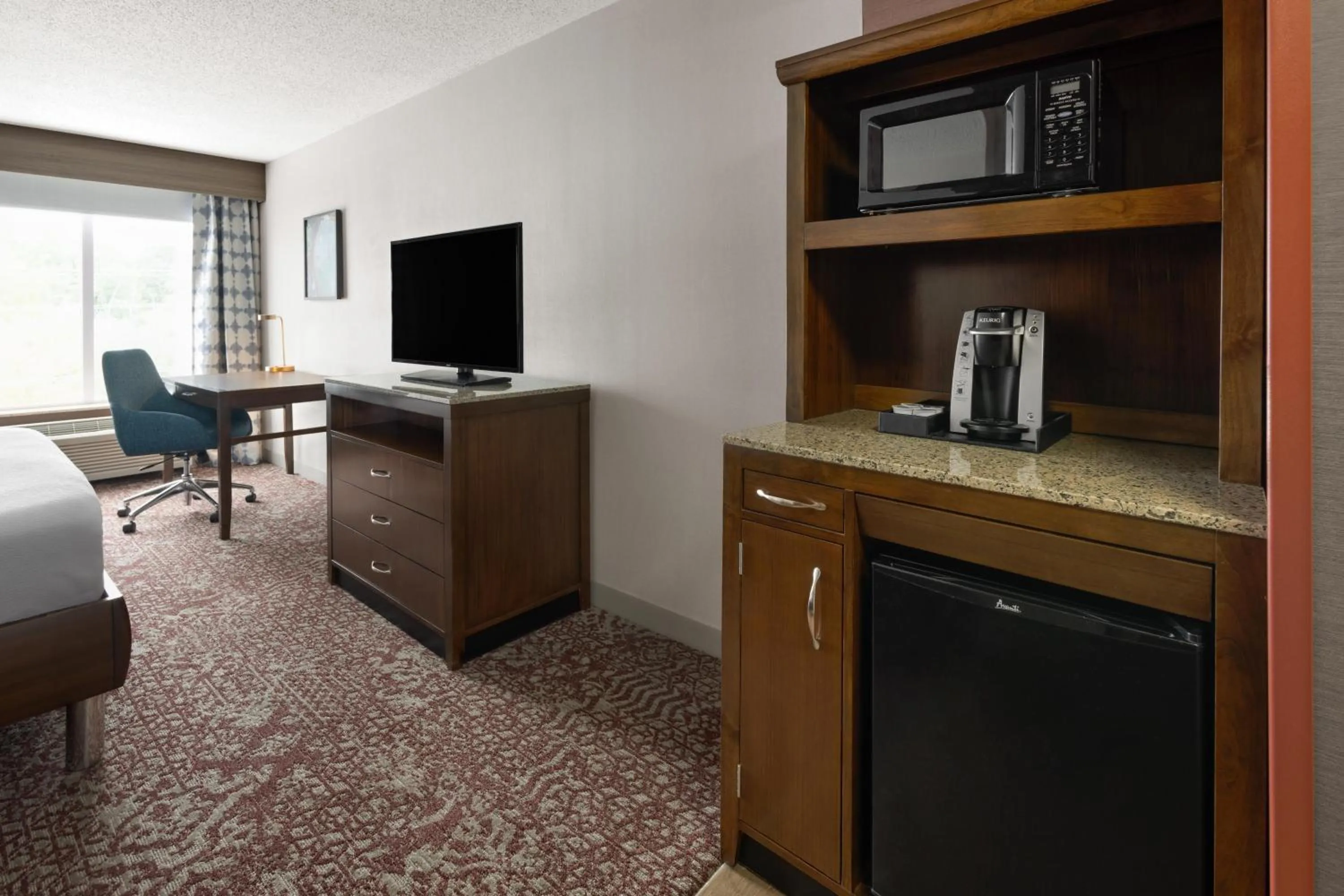 Junior King Suite with Sofa Bed in Hilton Garden Inn State College