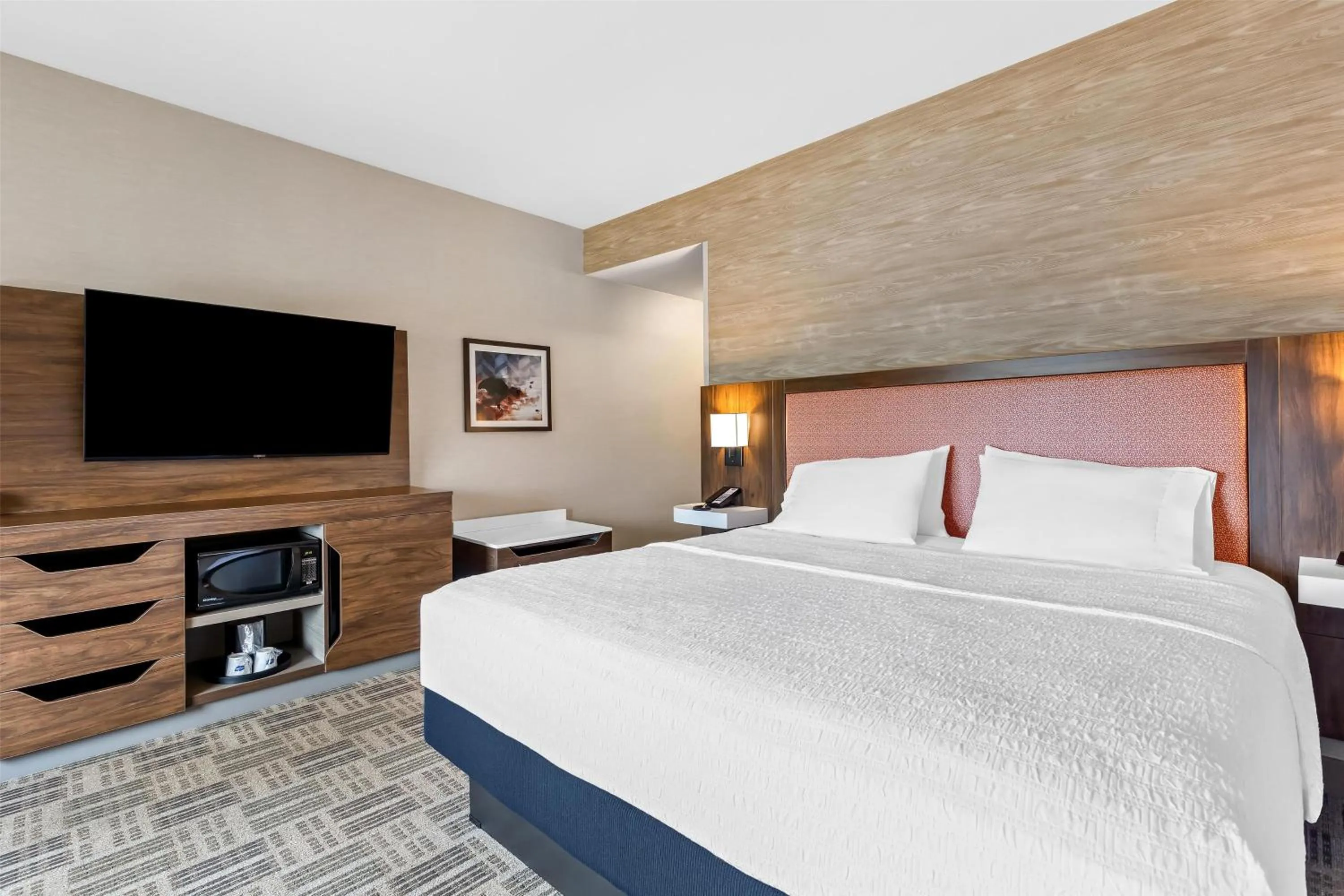King Room with King Bed - Non-Smoking in Hampton Inn & Suites Grove City