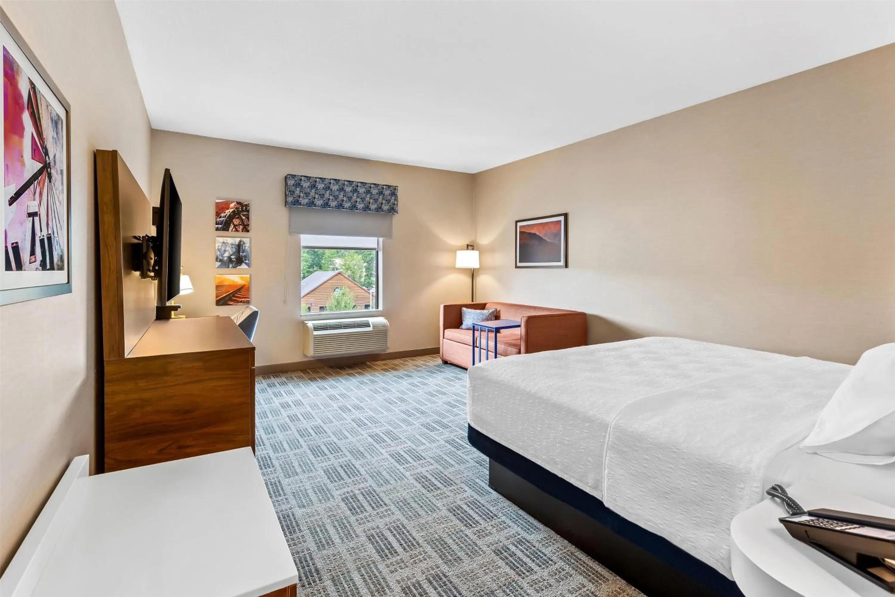 King Room with Sofa Bed in Hampton Inn & Suites Grove City