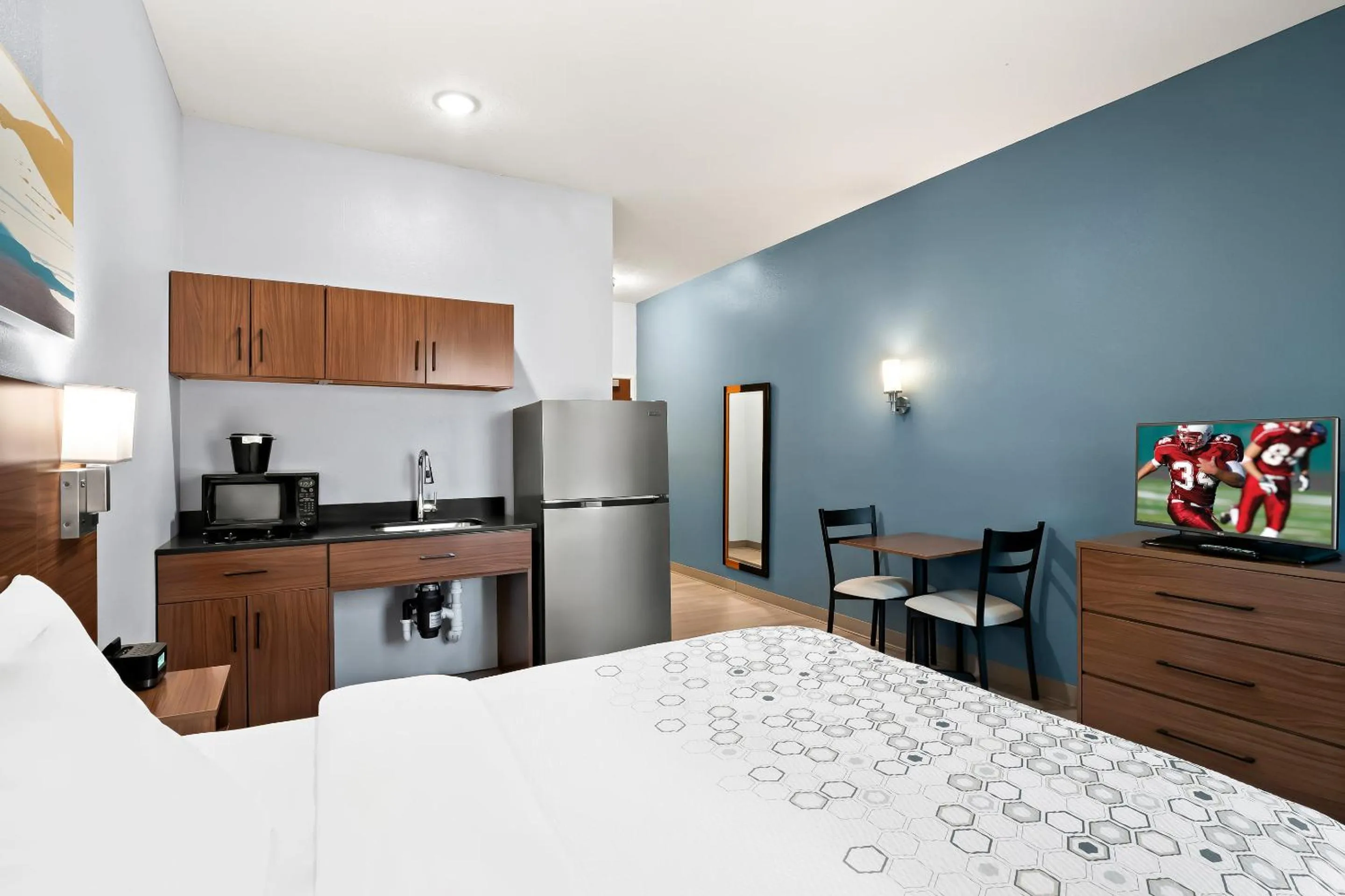 Studio Queen Room Disability Access Non-Smoking in HomeTowne Studios by Red Roof East Lansing - Okemos