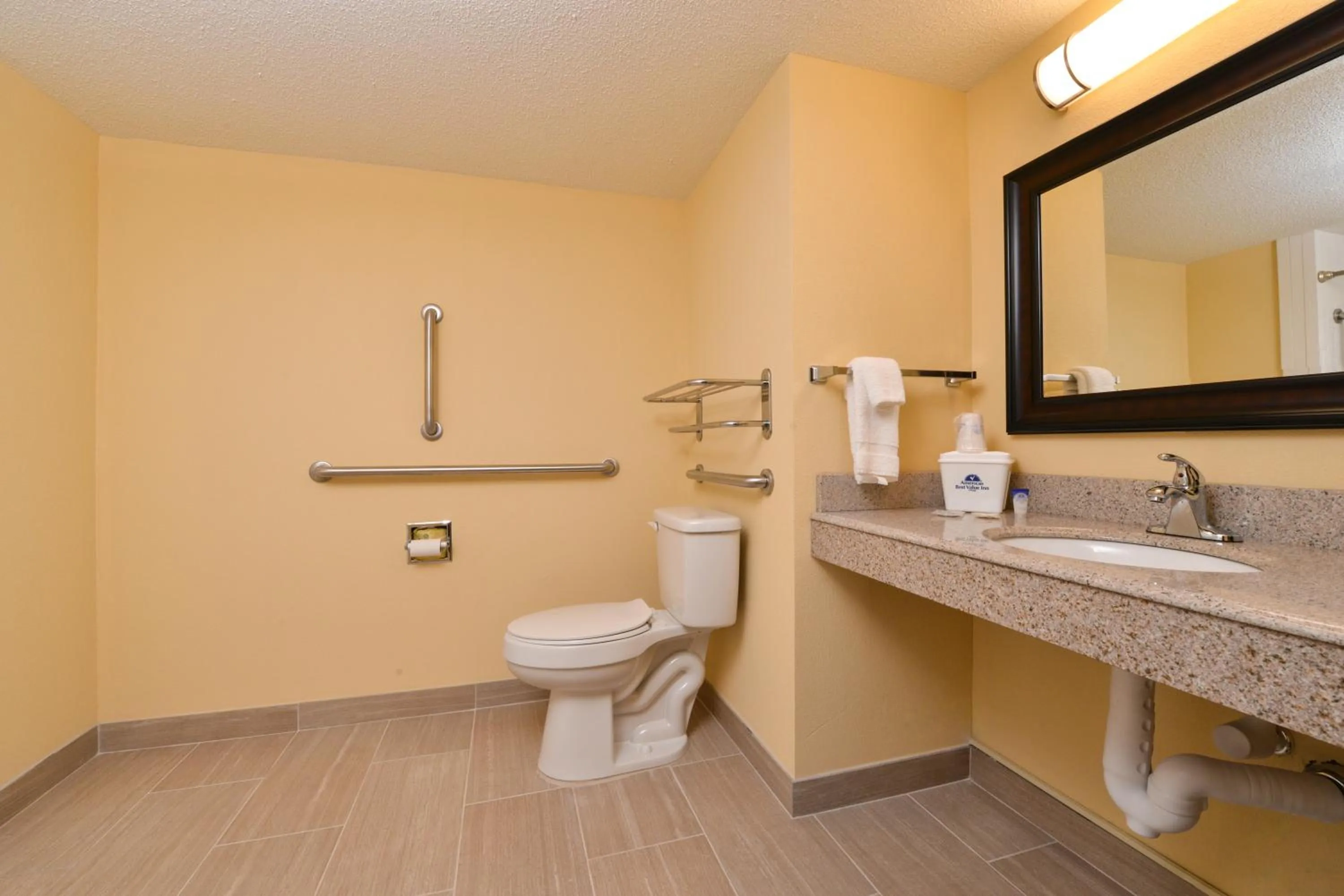 Queen Room - Disability Access in Americas Best Value Inn Tupelo Barnes Crossing