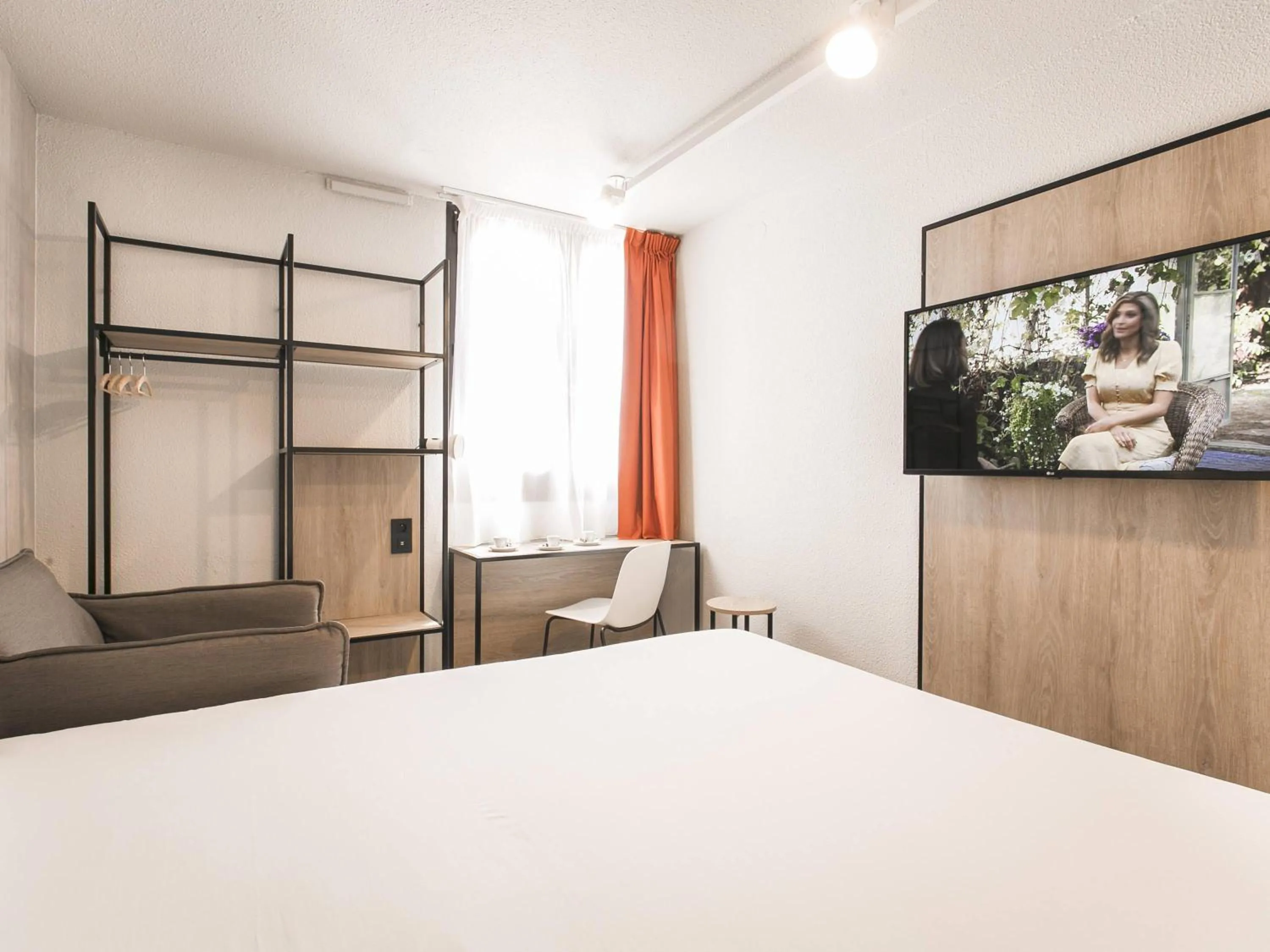 Standard Room with One Double Bed and One Sofa Bed in ibis Avignon Sud