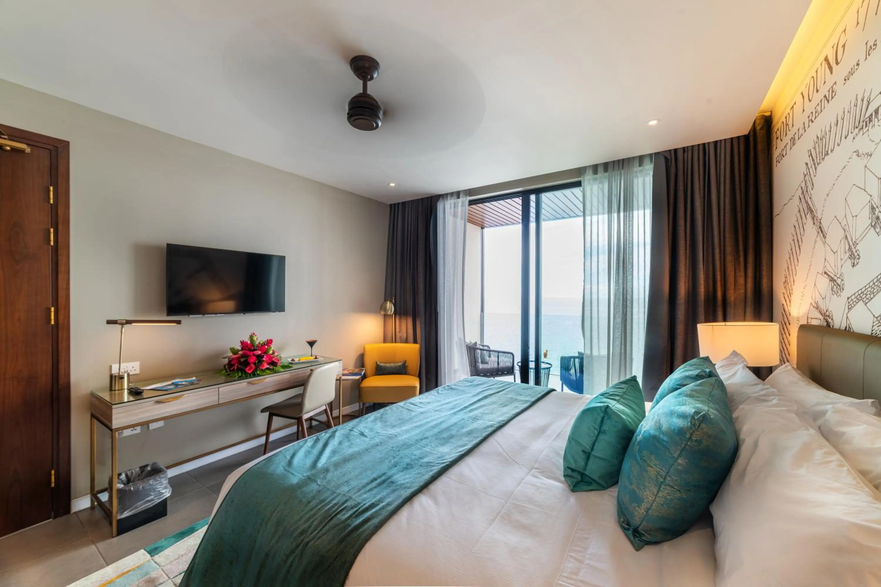 Fort Oceanview King in Fort Young Hotel