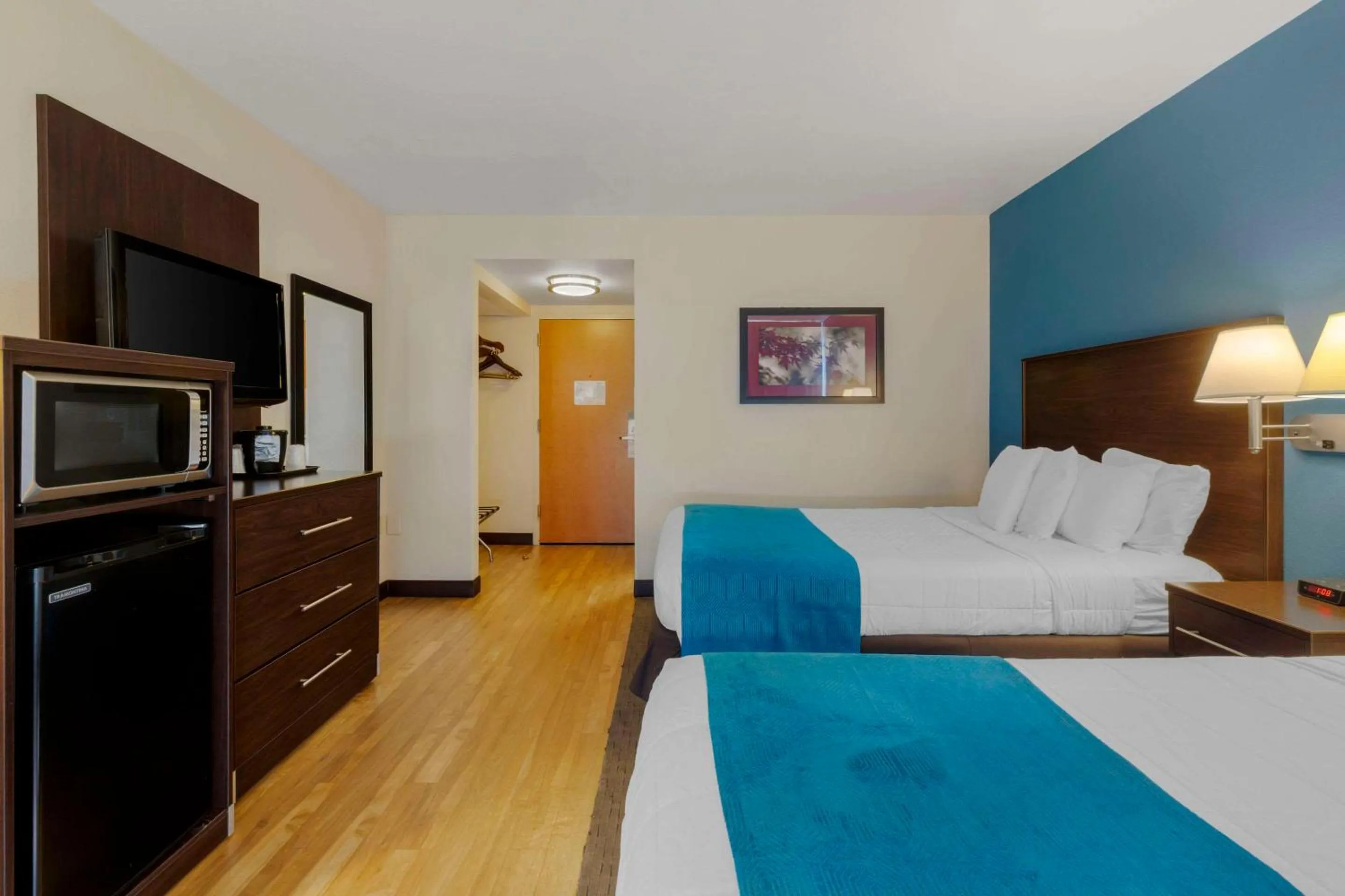 Double Room with Two Double Beds - single occupancy - Non-Smoking in The Capitol Hotel