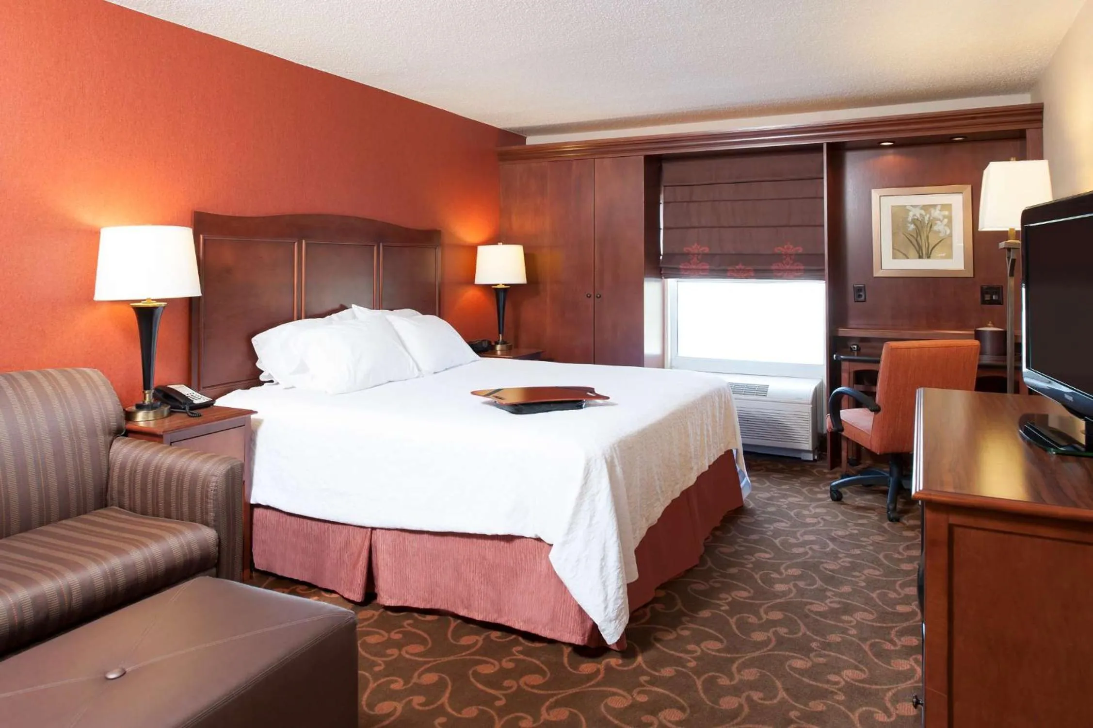 King Suite - Mobility and Hearing Access/Non-Smoking in Hampton Inn & Suites Cleveland-Southeast-Streetsboro