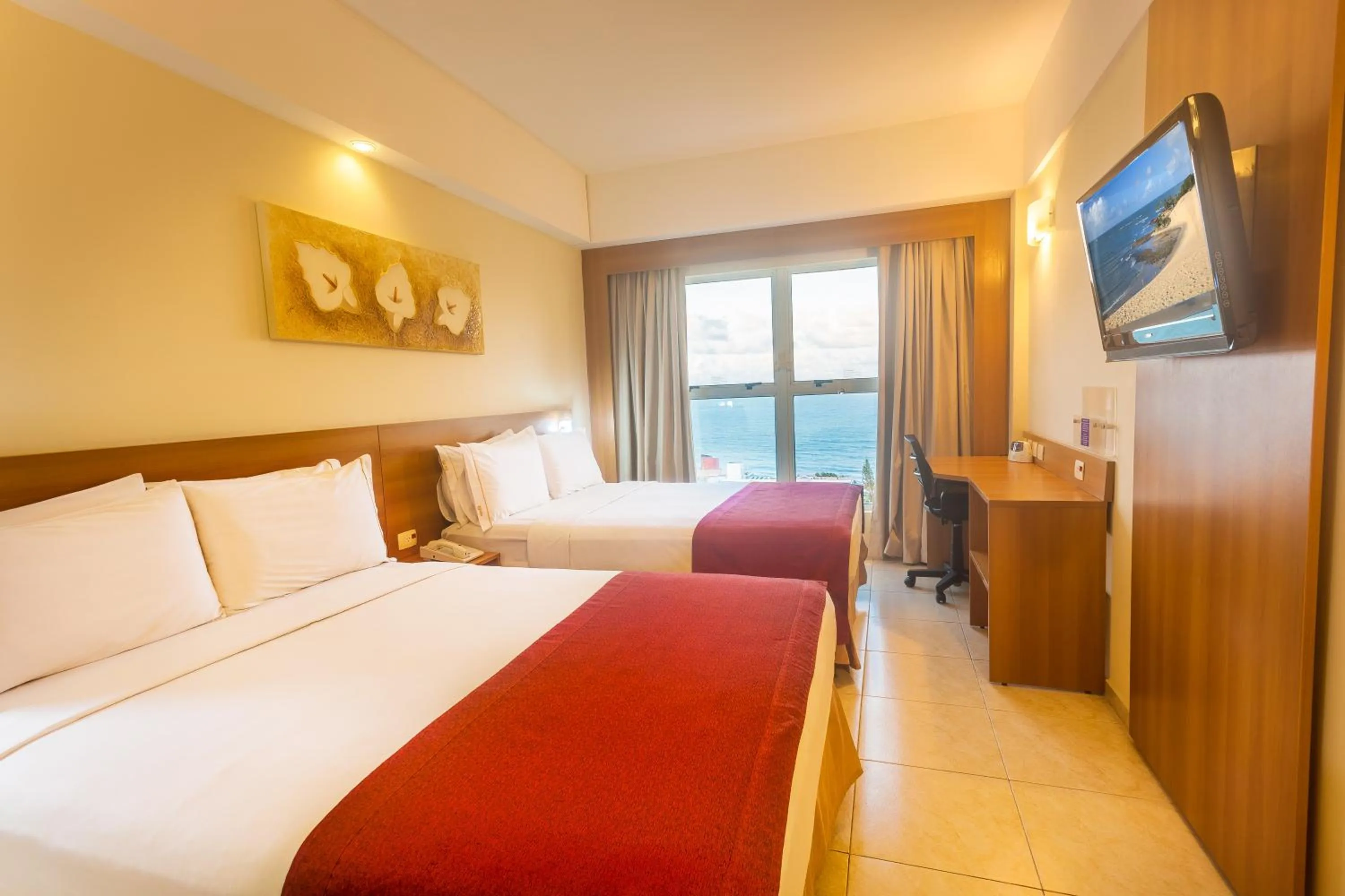 Superior Room with Two Double Beds and Sea View in Praiamar Express Hotel
