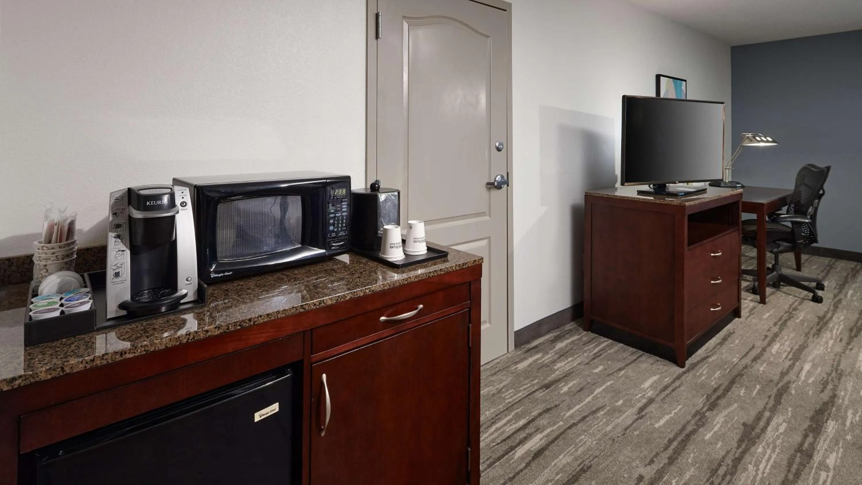 Premium King Room with Bath Tub - Mobility Access in Hilton Garden Inn Merrillville