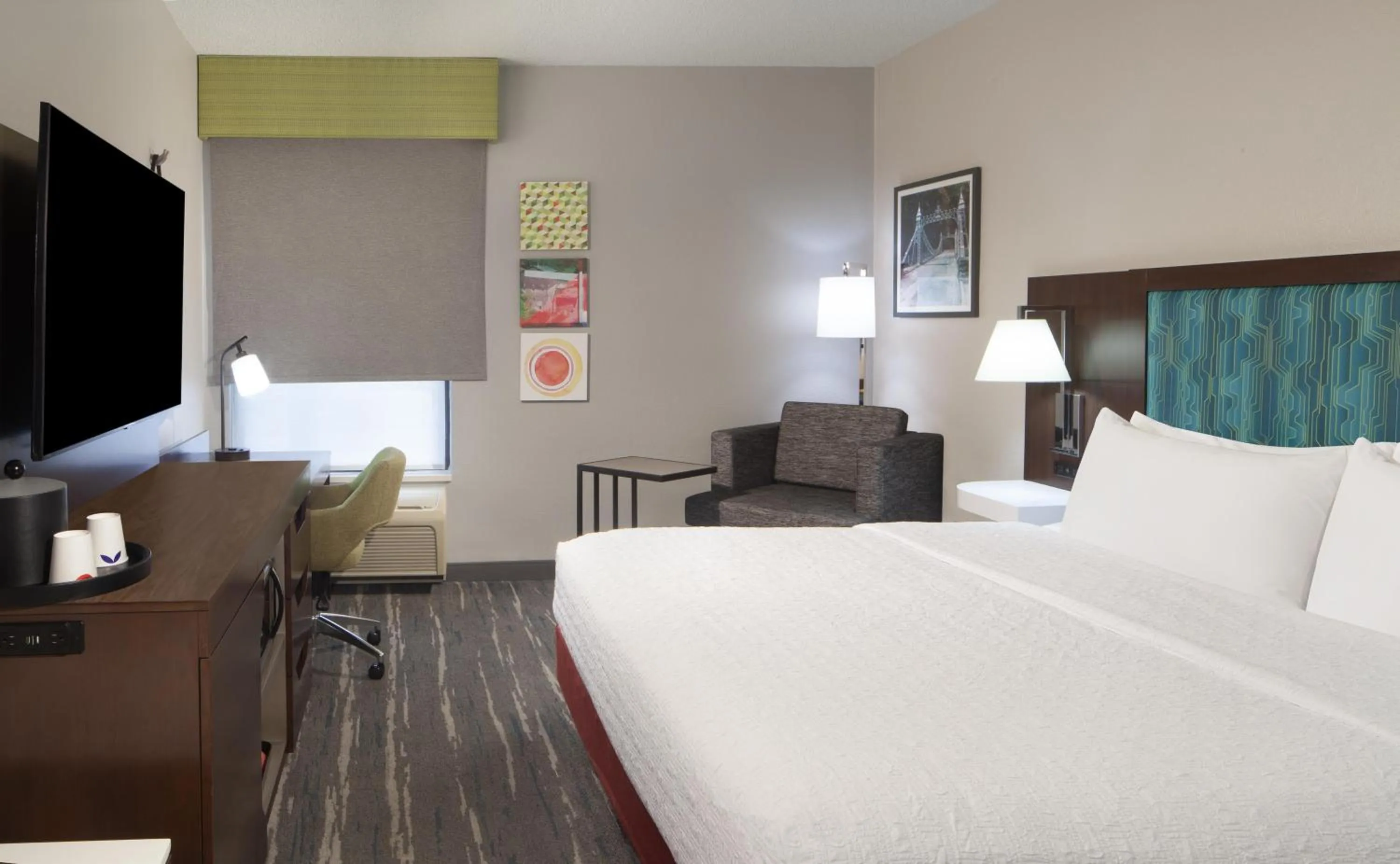 King Room with King Bed - Non-Smoking in Hampton Inn Youngstown/Boardman