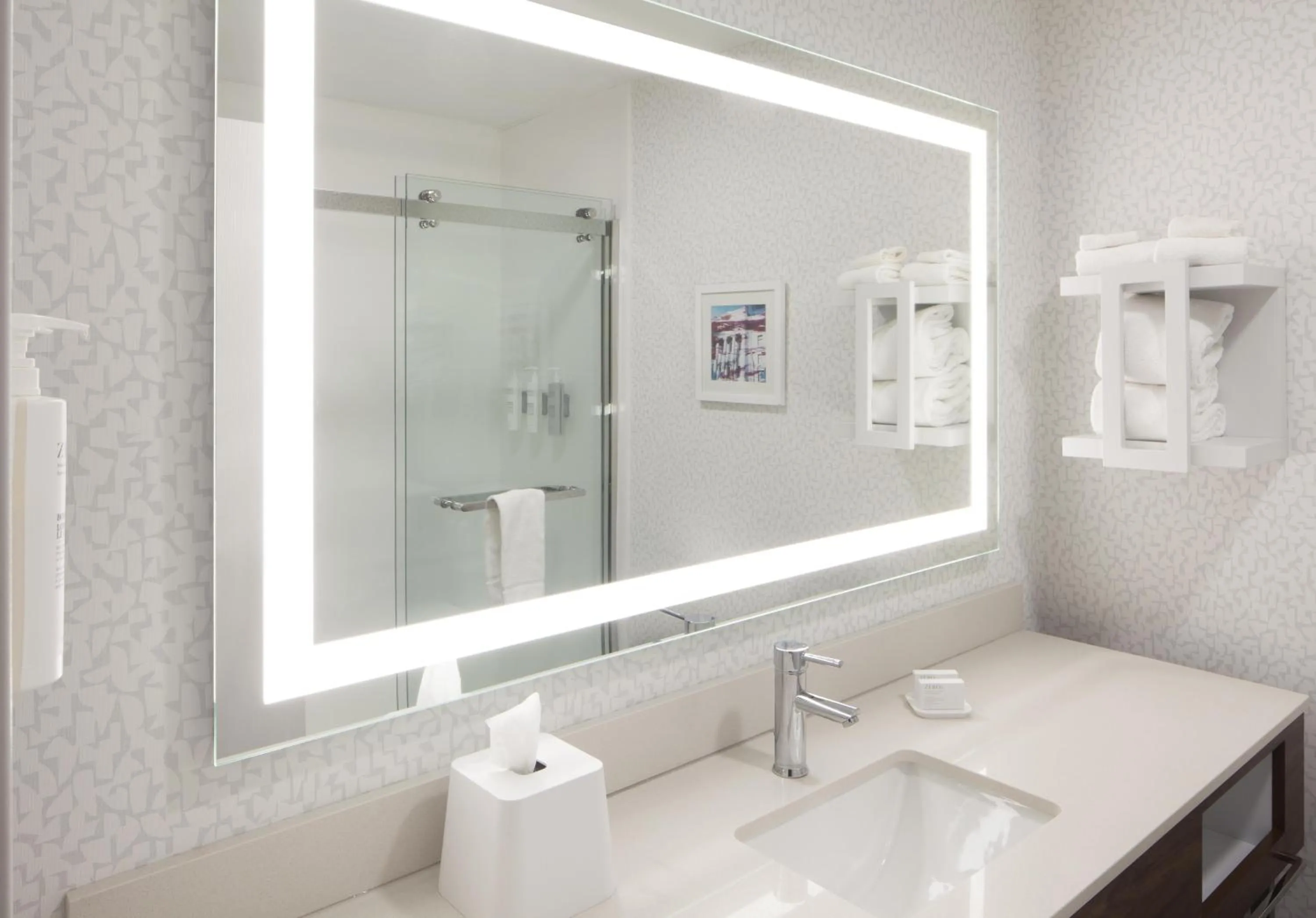 Queen Room - Non-Smoking in Hampton Inn Youngstown/Boardman