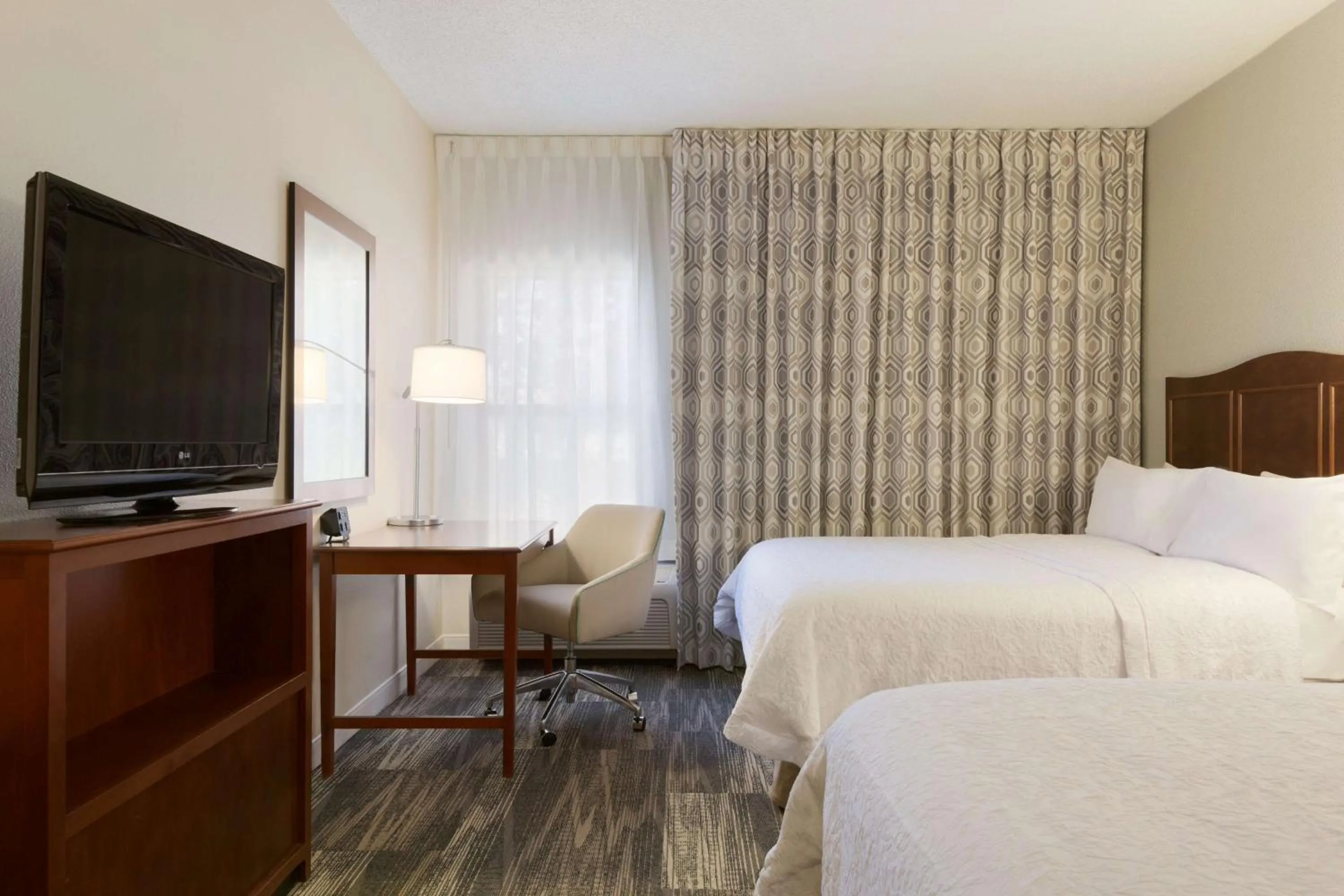 Queen Room with Two Queen Beds - Mobility Access/Non-Smoking in Hampton Inn Zanesville