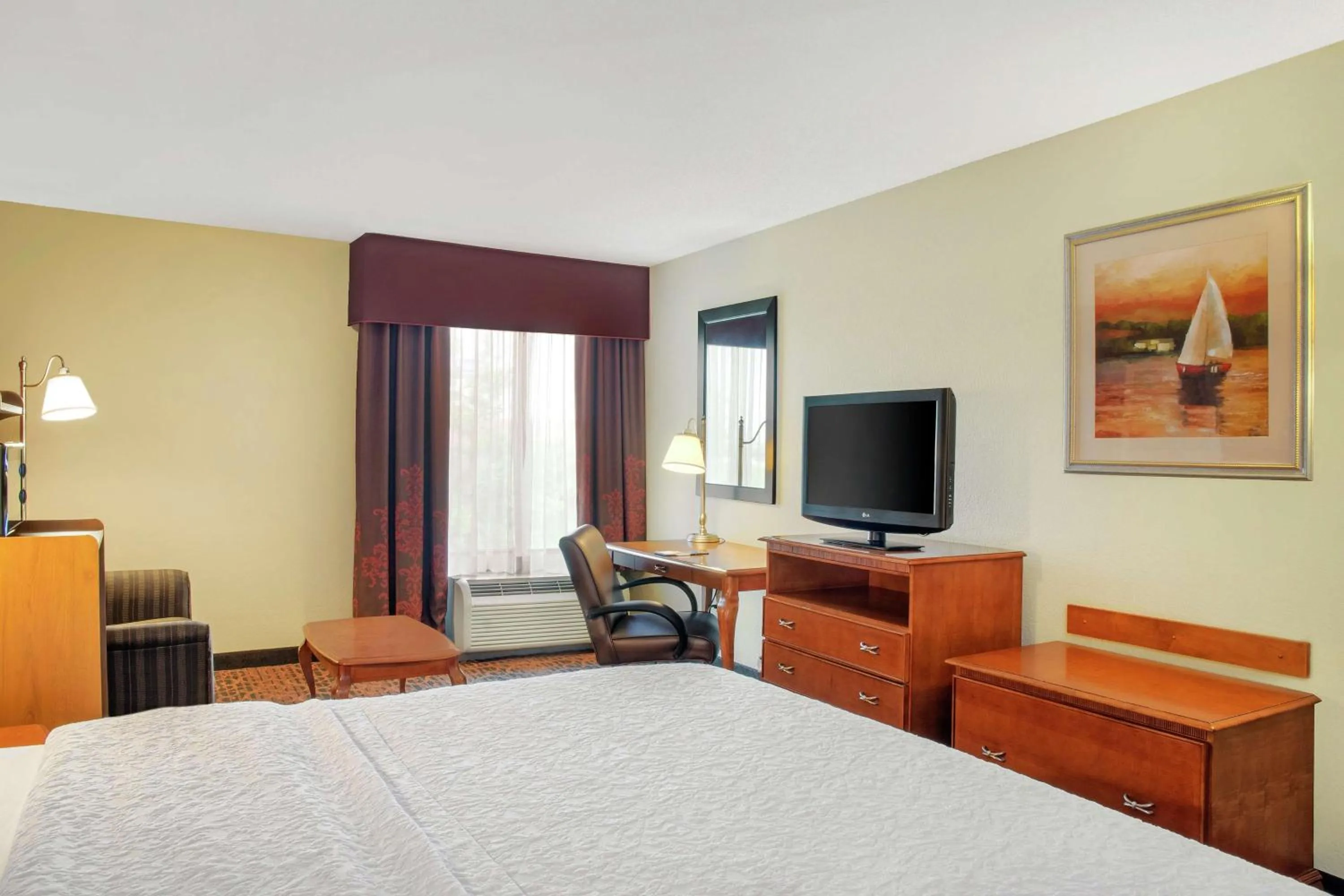 King Room with Sofa Bed - Mobility Access/Non-Smoking in Hampton Inn Merrillville