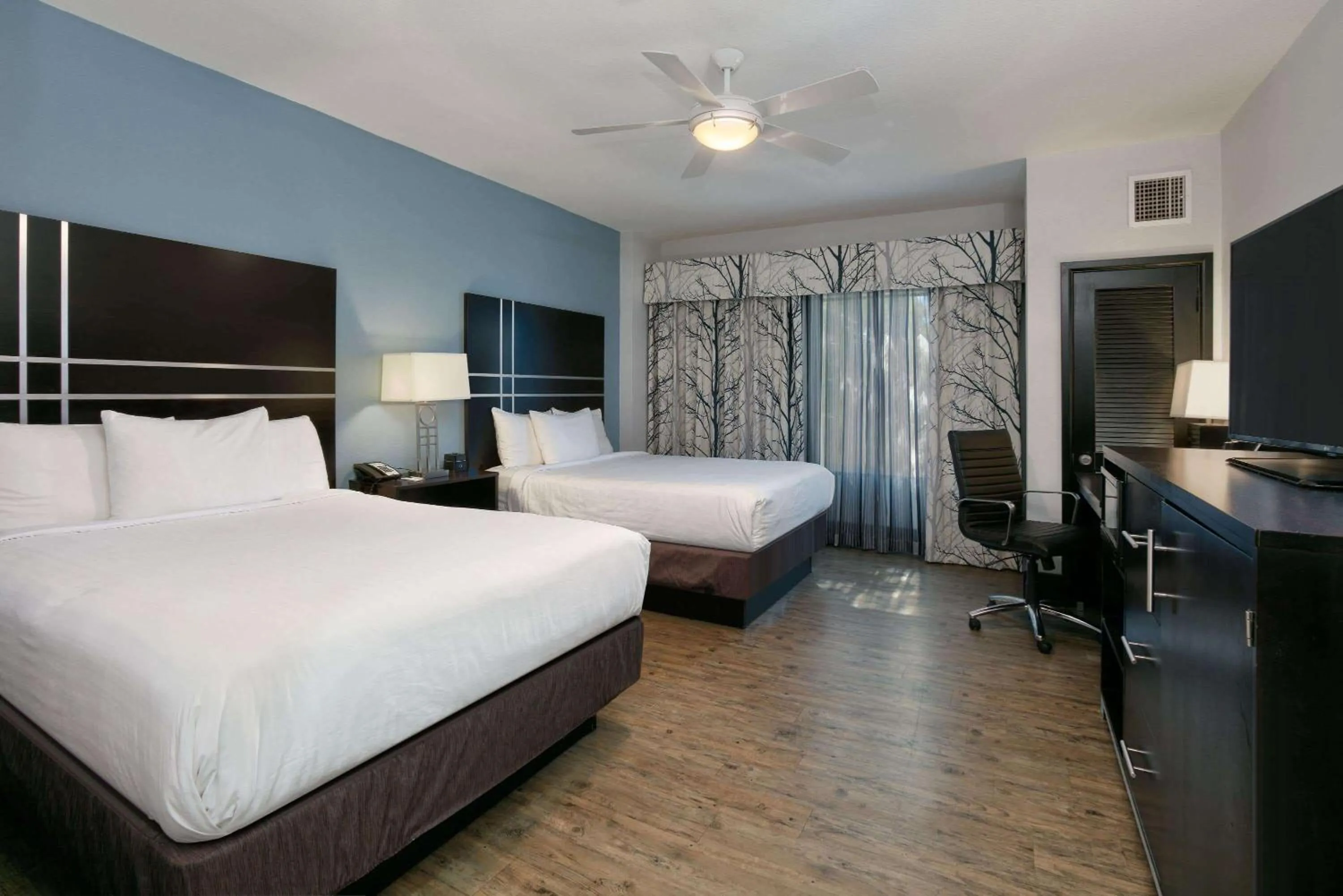 2 Queen Beds, Mobility/Hearing Accessible Suite, Tub w/ Grab Bars, Non-Smoking in La Quinta Inn & Suites by Wyndham Lubbock Southwest