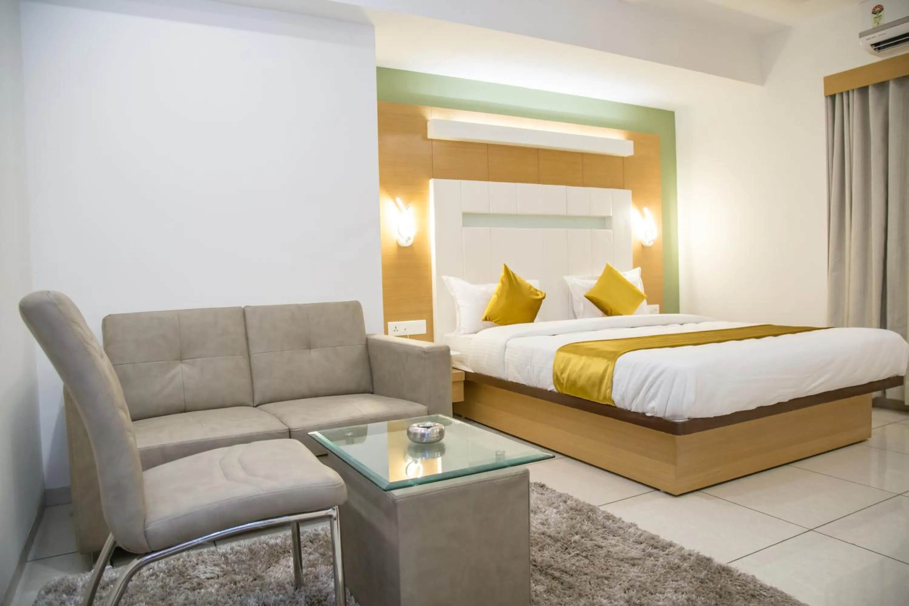 Superior King Room - single occupancy in Hotel Orange International