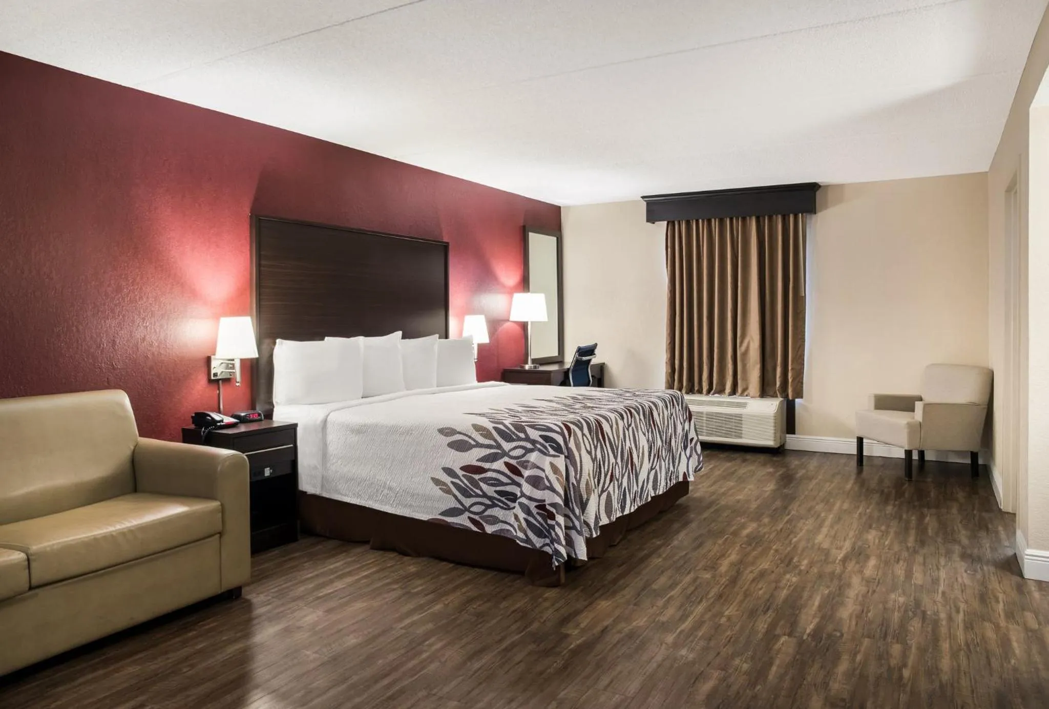  Superior King Room with Sofa Bed Disability Access Non-Smoking in Red Roof Inn Tupelo