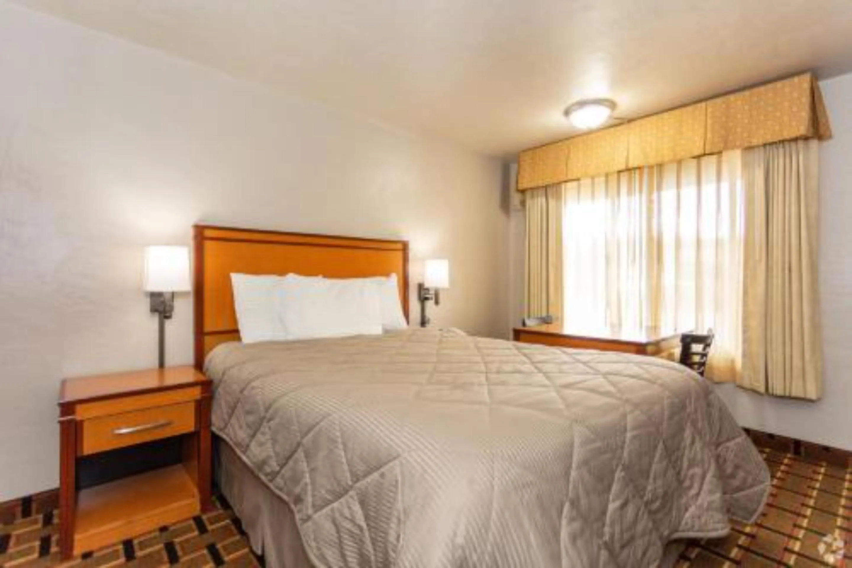 King Room in Anchor Bay Inn near Winchester Bay