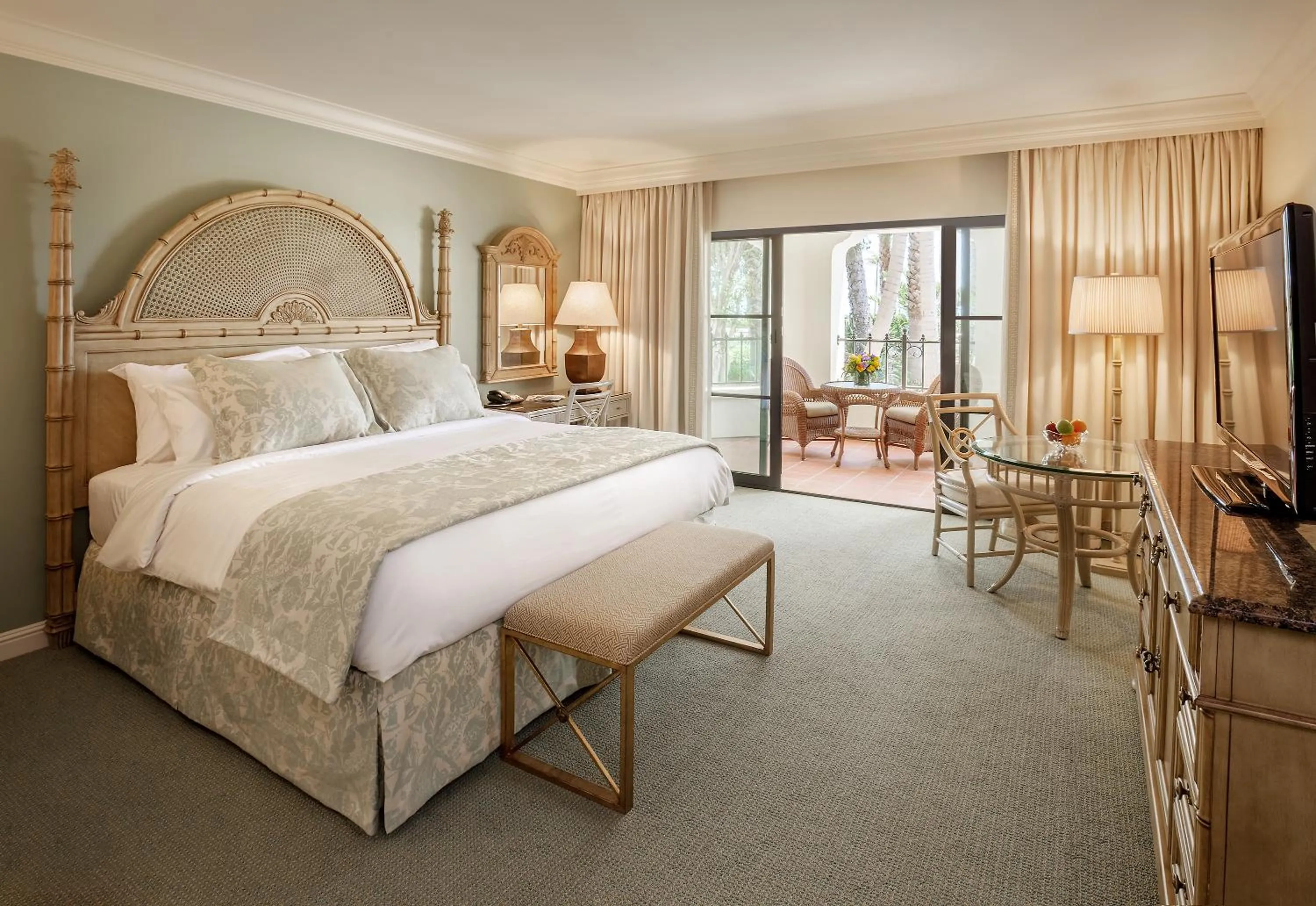 Ground Floor King Room in Santa Barbara Inn