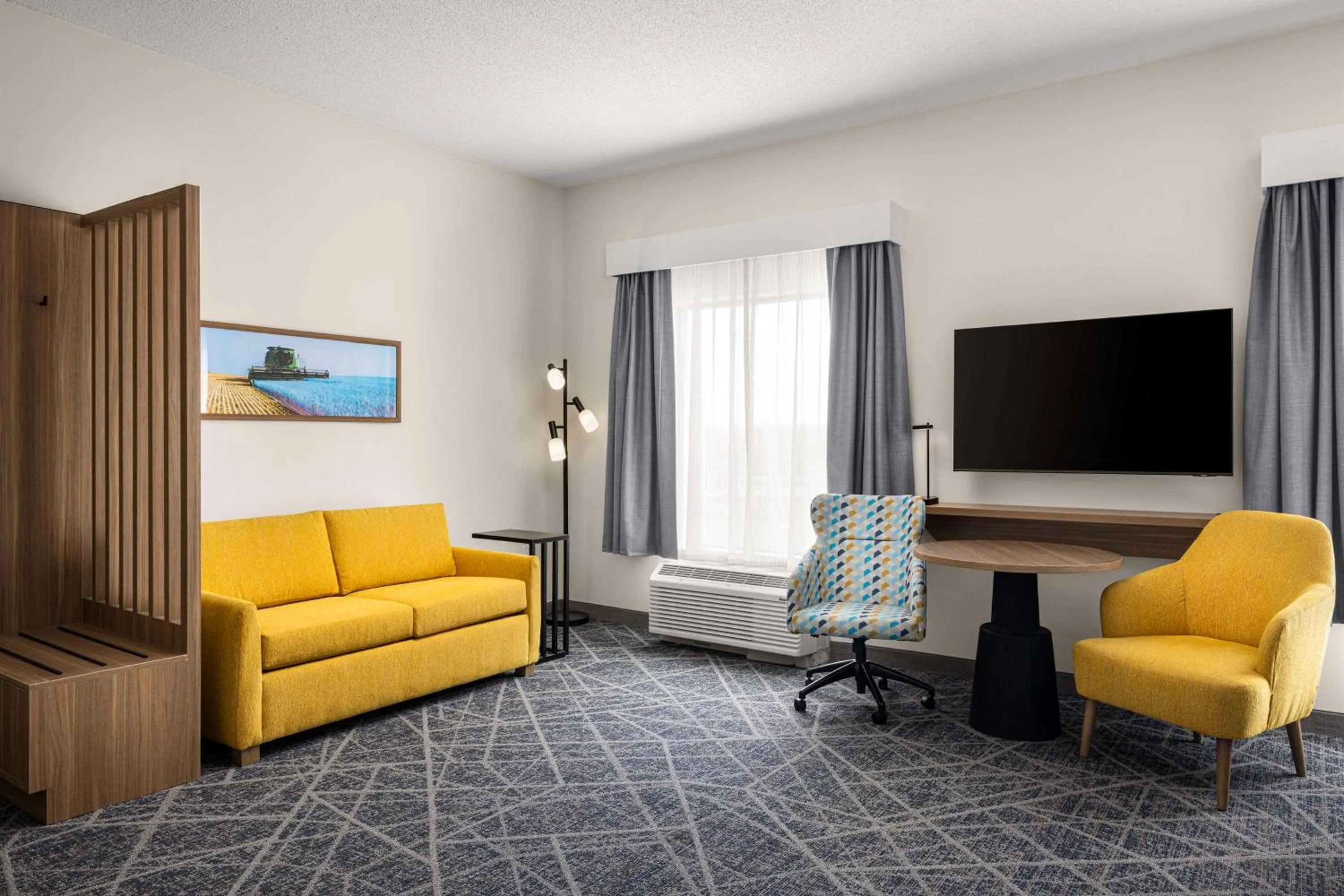 King Suite - Hearing Access/Non-Smoking in Hampton Inn & Suites Moline-Quad City Int'l Aprt
