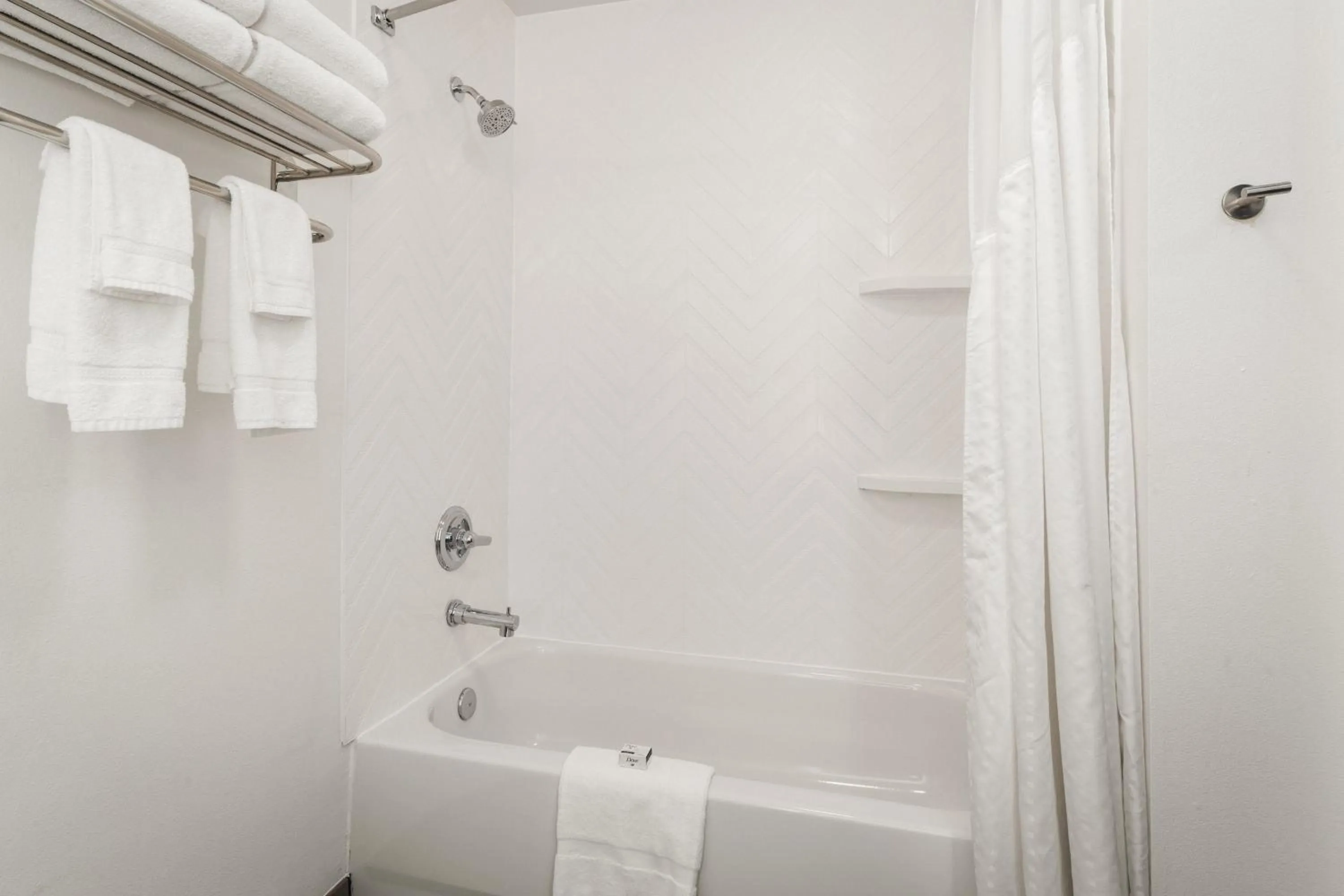 King Suite with Sofa Bed in Holiday Inn & Suites Bothell an IHG Hotel