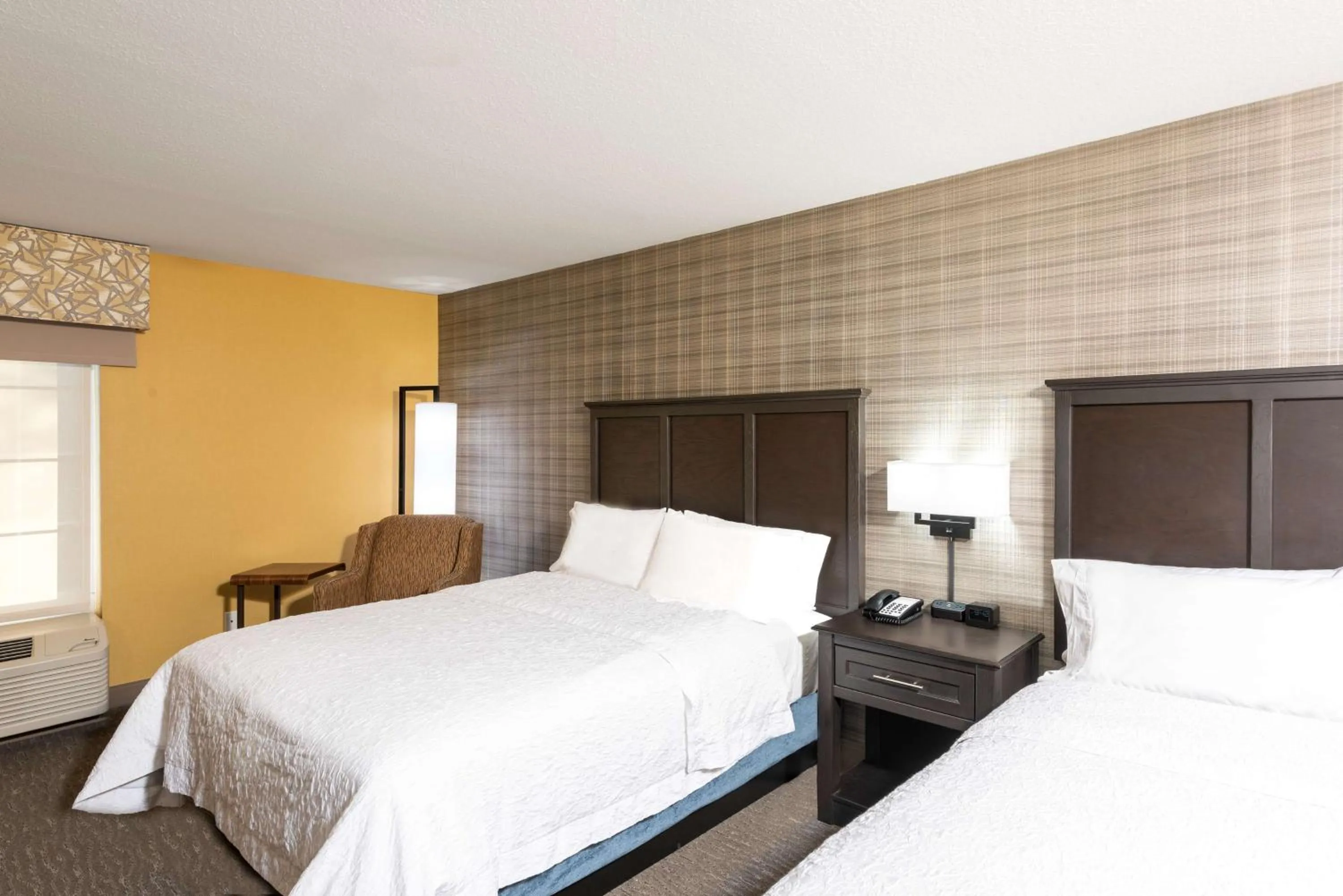 Queen Room with Two Queen Beds - Non-Smoking in Hampton Inn Holland