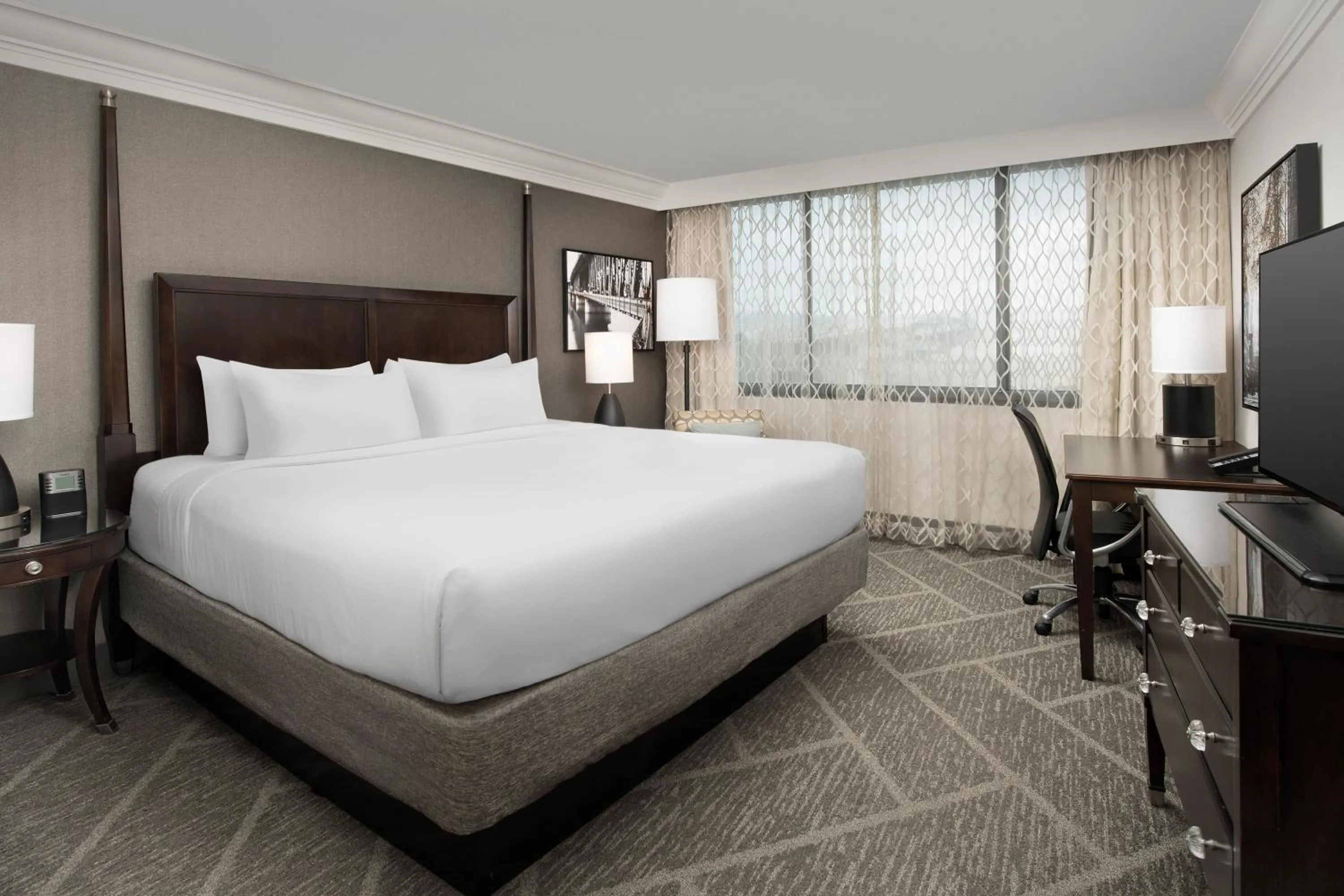 Standard King Room in Crowne Plaza Hotel Portland-Downtown Convention Center by IHG