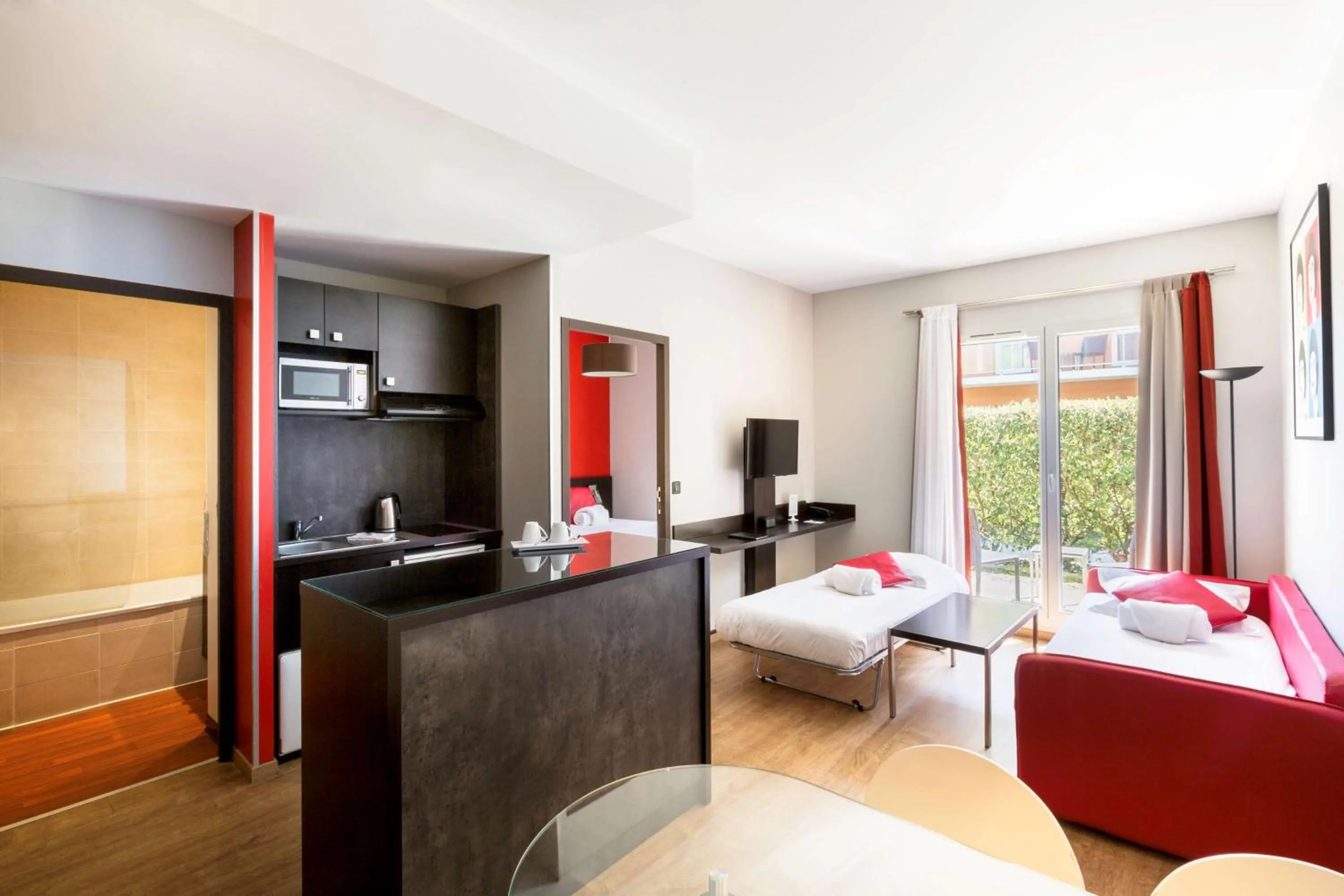 Superior Queen Room with Sofa Bed in Best Western Park Hotel Geneve-Thoiry